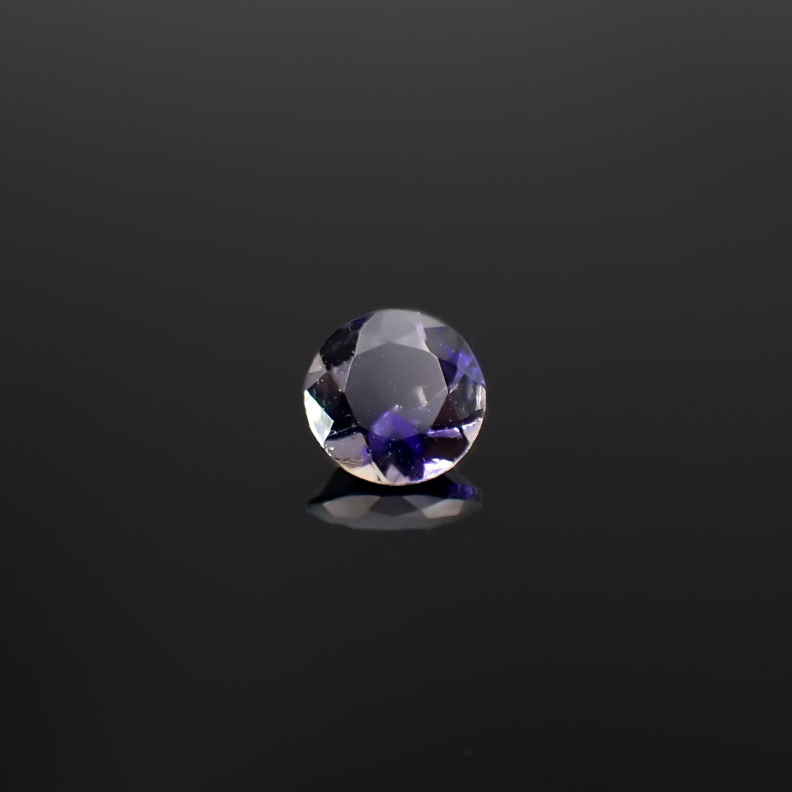 アイオライト タンザニア産 1.06ct / 7.3x7.3mm前後 [260231744]