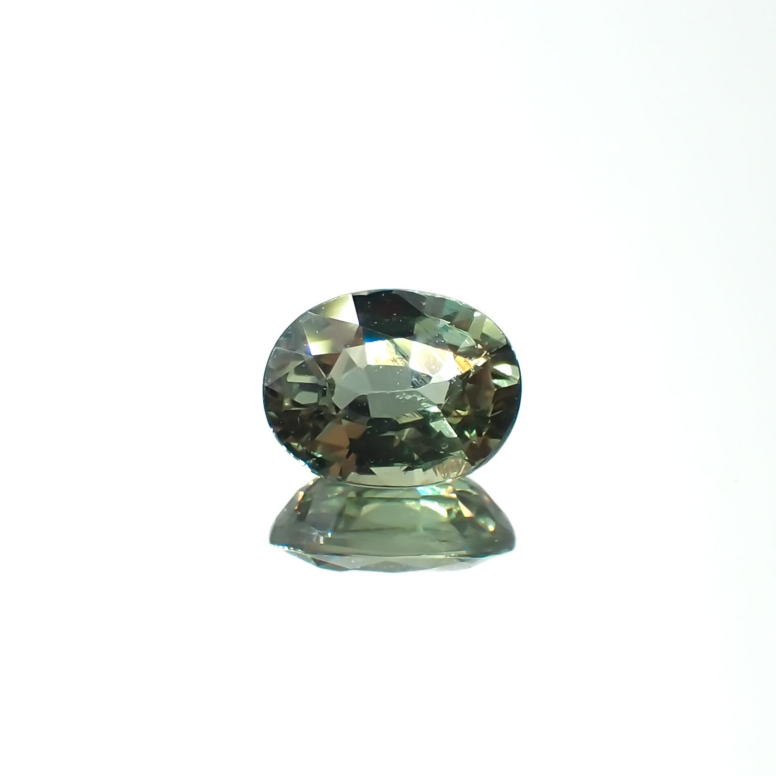 アレキサンドライト(宝石名アレキサンドライト)タンザニア産 0.51ct 識別済[230321357]5.3x4.1mm前後