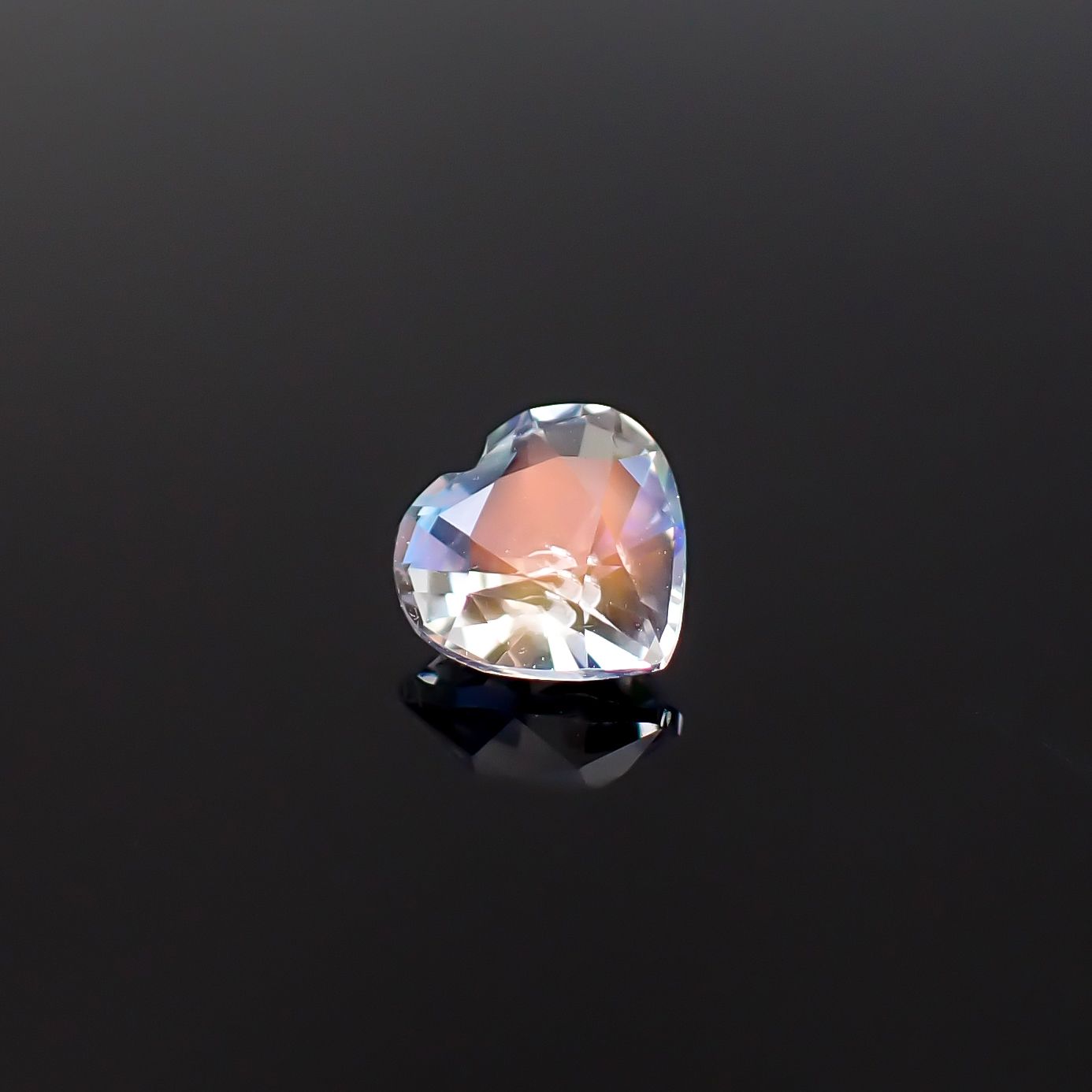レインボームーンストーン マダガスカル産 0.64ct / 5.8x5.9mm前後 [260632378]