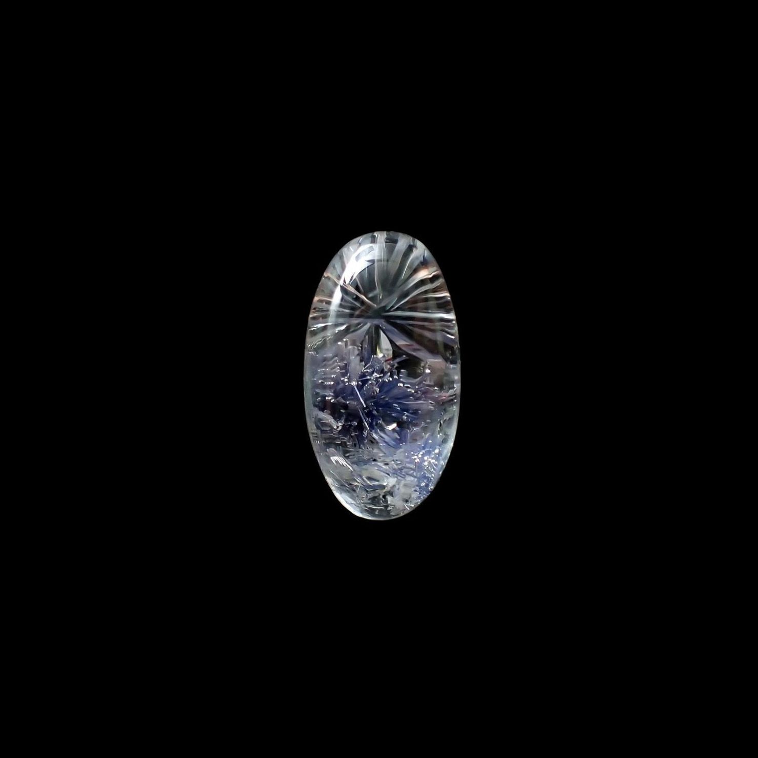 ◇甲州貴石切子Plus Three◇デュモルチェライトインクォーツ カード付き ブラジル産 4.85ct / 14.6x7.9mm前後 [251114608]