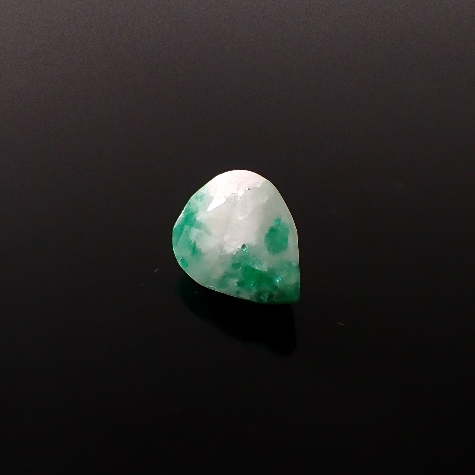 エメラルドインクォーツ パキスタン産 3.72ct / 12.3x8.9mm前後 [260231657]