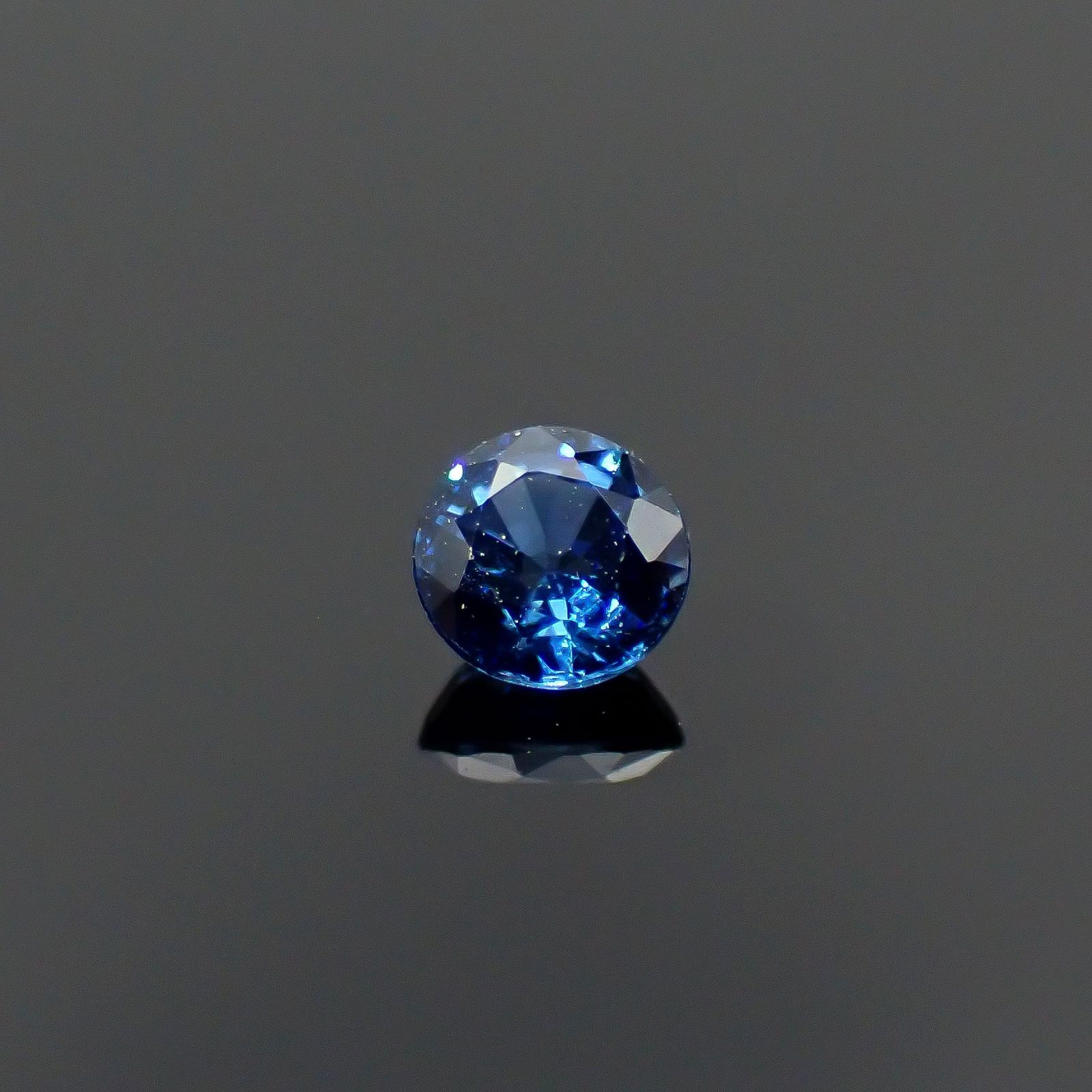 サファイア スリランカ/マダガスカル産 0.22ct / 3.4x3.4mm前後 [250931008]
