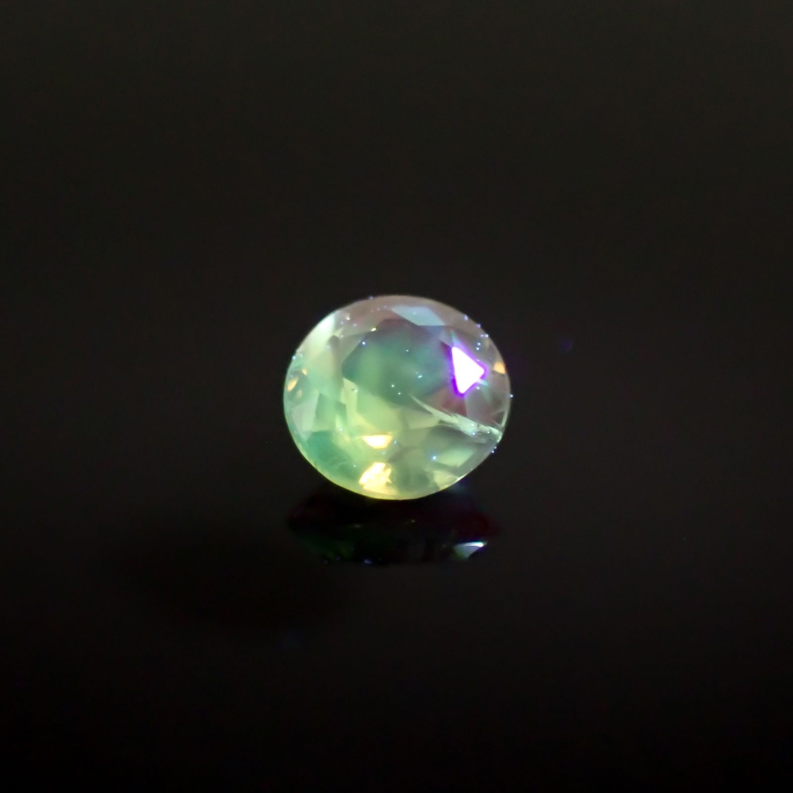 シルキーアレキサンドライト ブラジル・ミナスジェライス州ヘマチタ鉱山産 0.13ct [241129508]3.1x3.1mm前後