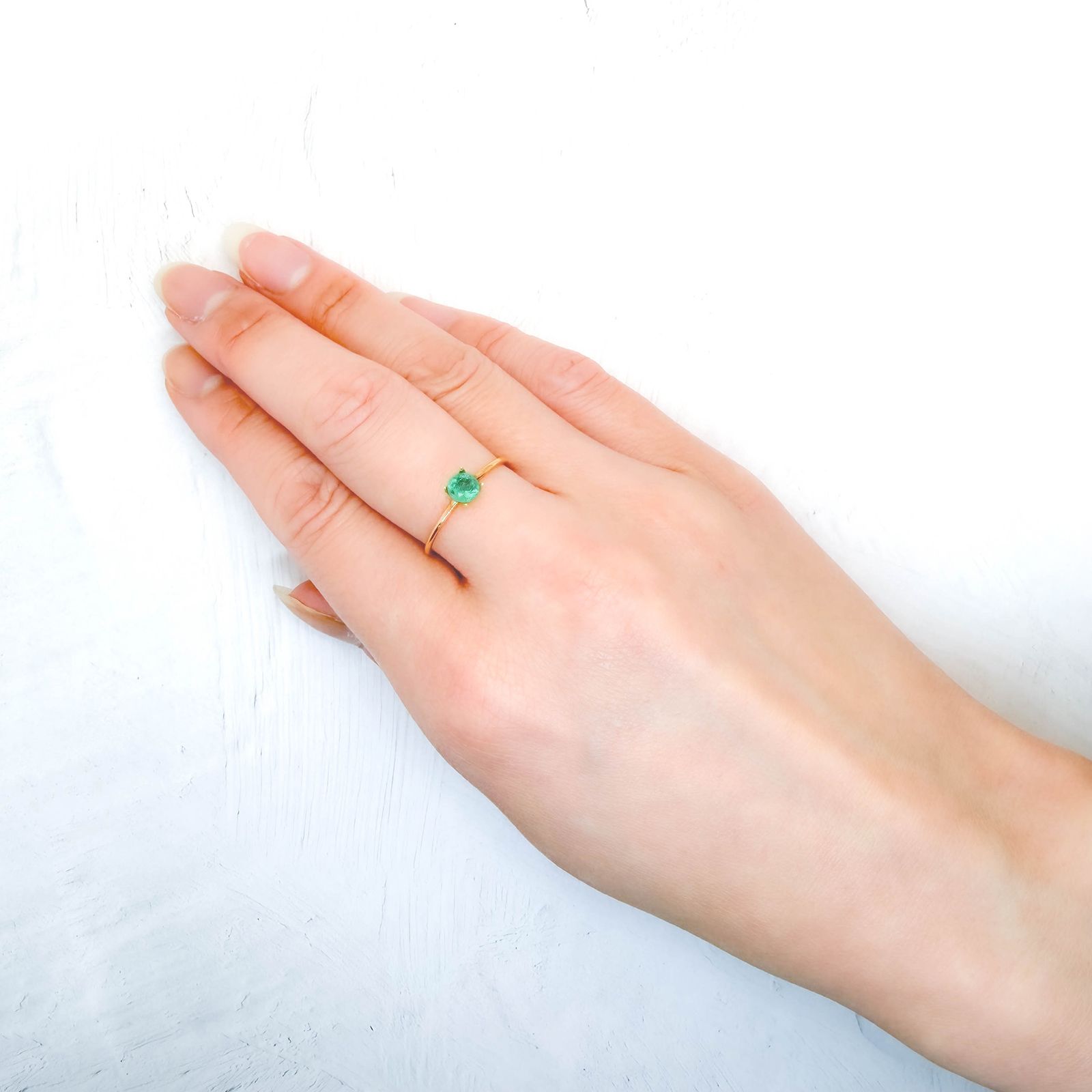 エメラルド コロンビア産 0.32ct / 4.5x4.5mm前後 [260432101]