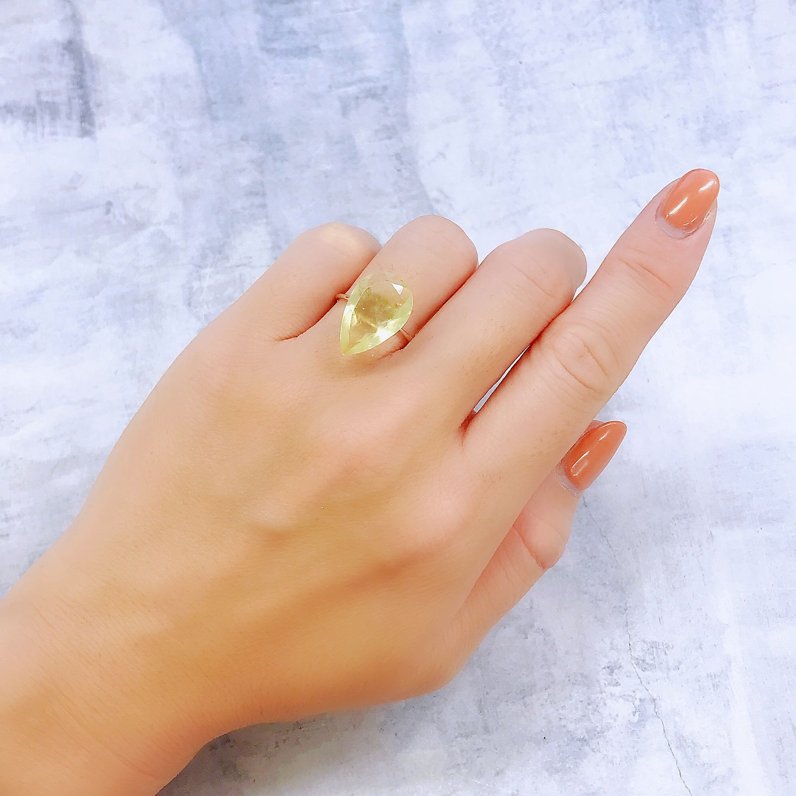 キャメルと砂漠のアートガラス リビアングラス 発見地：エジプト・リビア砂漠 5.12ct[221018200