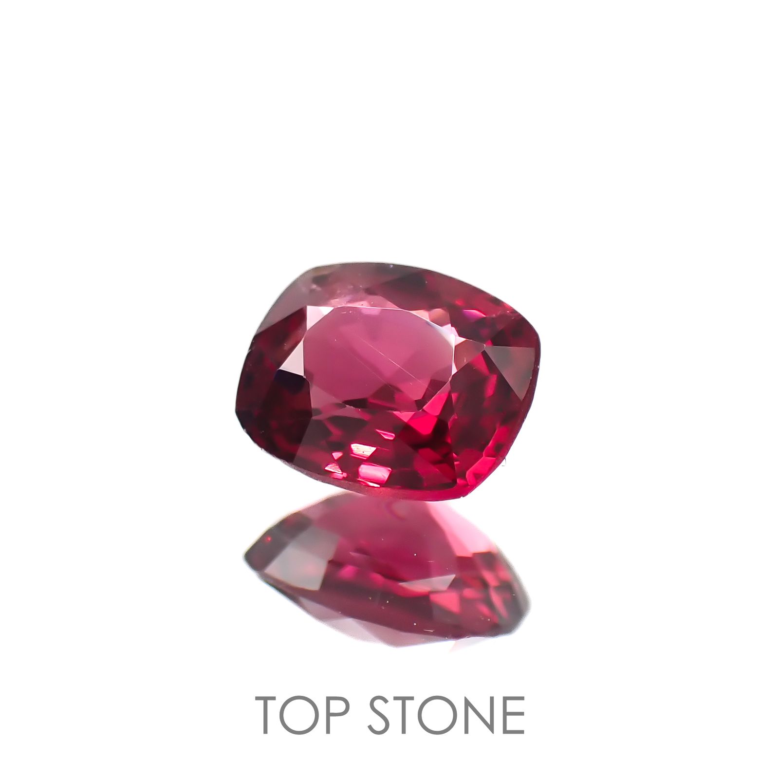 レッドスピネル(宝石名スピネル)ビルマ/マダガスカル産 0.75ct 識別済[220817541]5.9x4.9mm前後