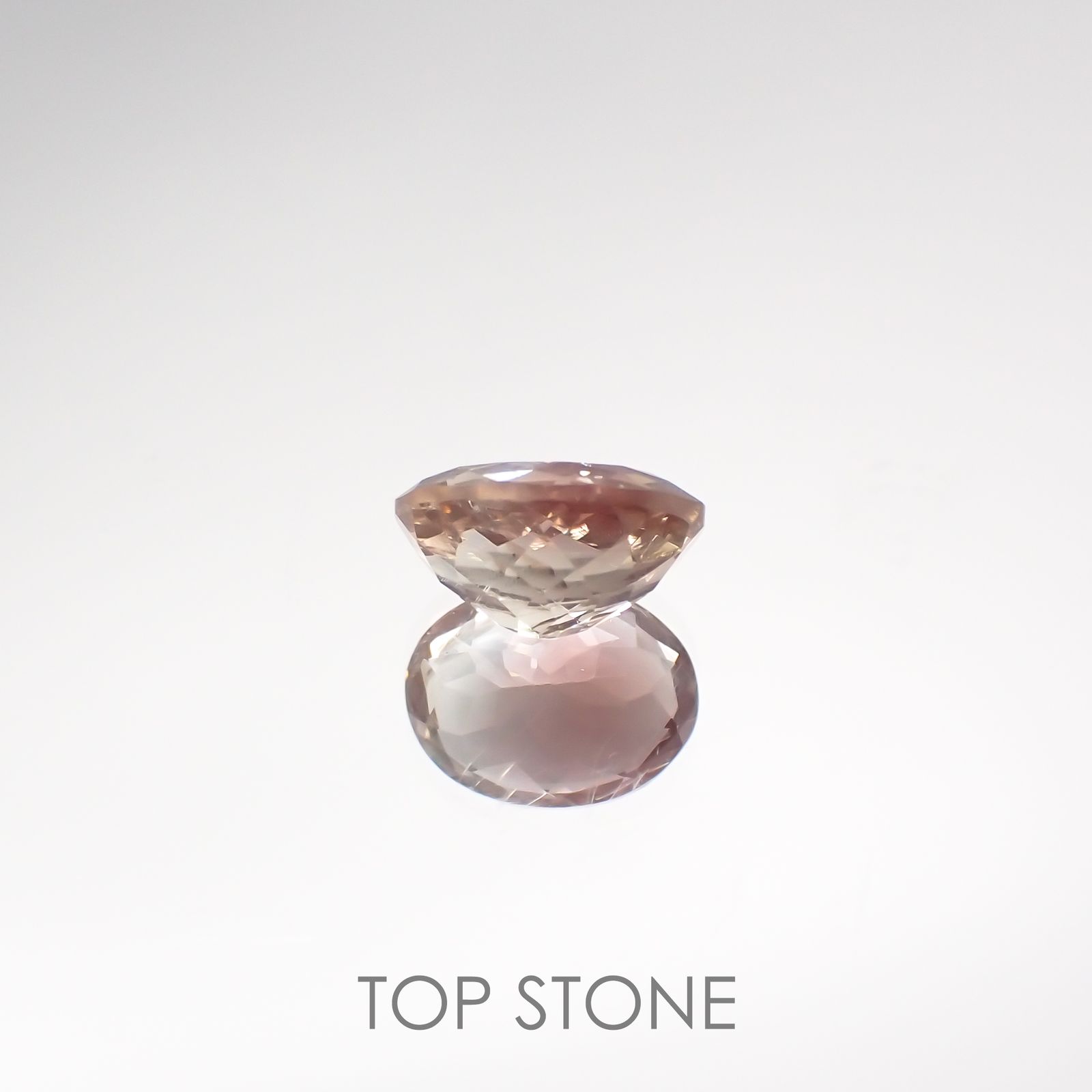 バイカラーオレゴンサンストーン(宝石名バイカラー・ラブラドライト) アメリカ・オレゴン州産 1.137ct ソ付(彩珠)[210711949]7.7×5.9mm前後