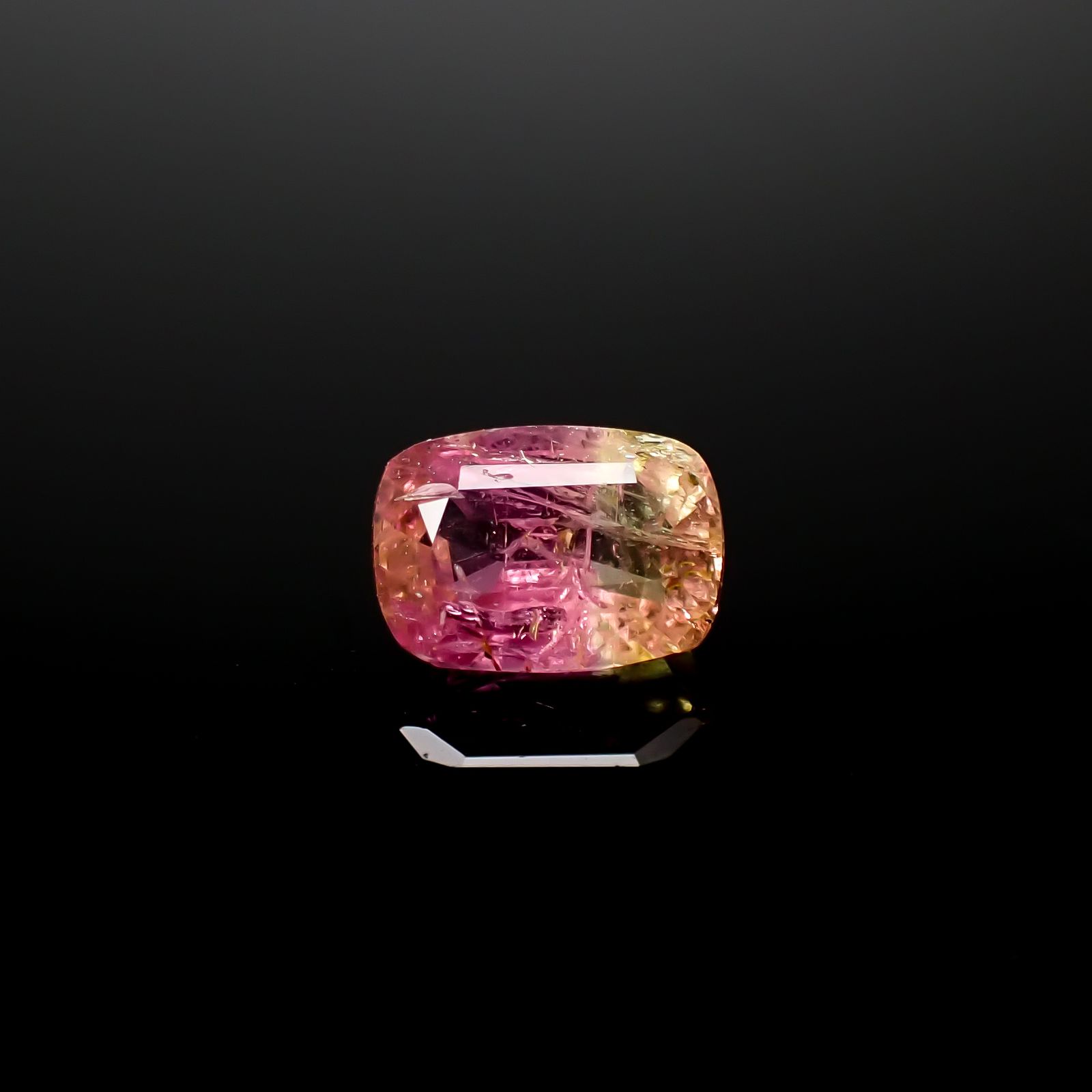 バイカラートルマリン アフガニスタン産 0.90ct[240929146]6.7x4.8mm前後