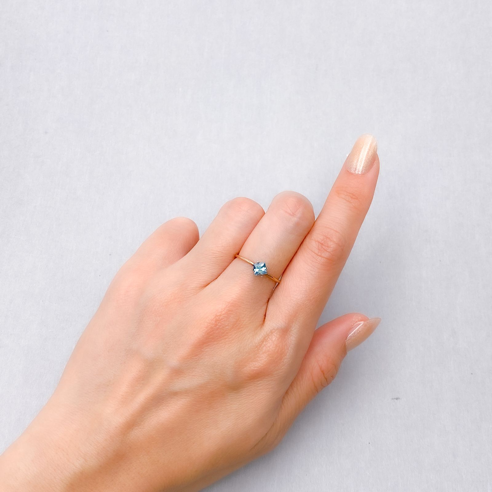 ◇プリンセスカット◇ブルージルコン カンボジア産 0.52ct [241229631]4x3.9mm前後