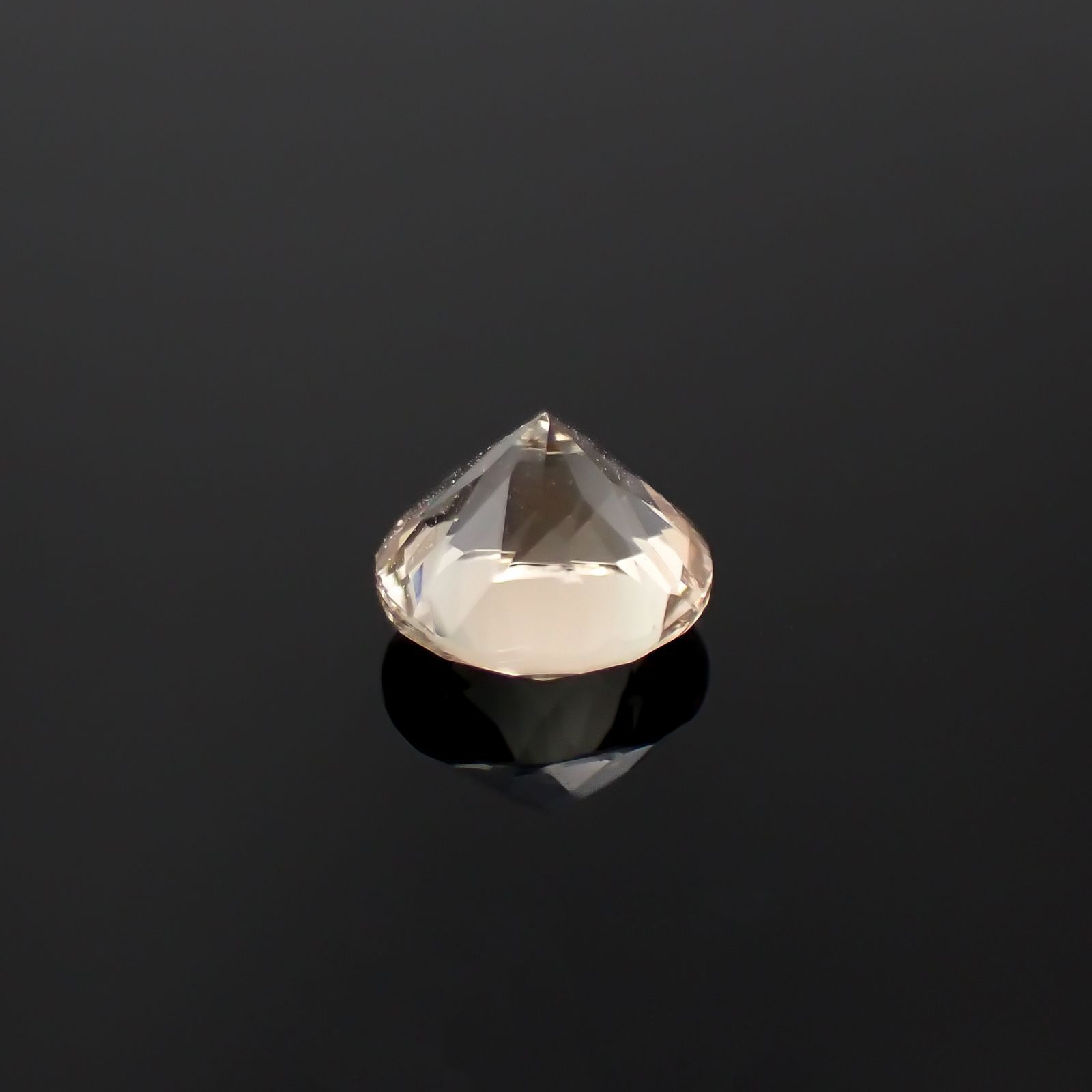 バイカラーオレゴンサンストーン アメリカ・オレゴン州産 0.81ct / 6.1x6mm前後 [230220679]