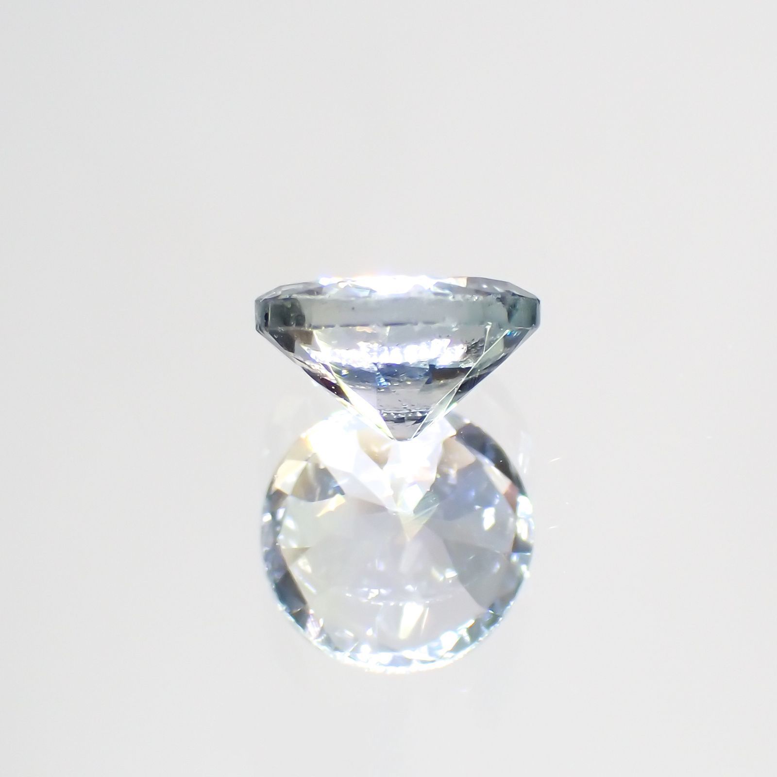 バイカラータンザナイト(宝石名タンザナイト) タンザニア産 0.69ct 識別済[210812665]5.7×5.6mm前後