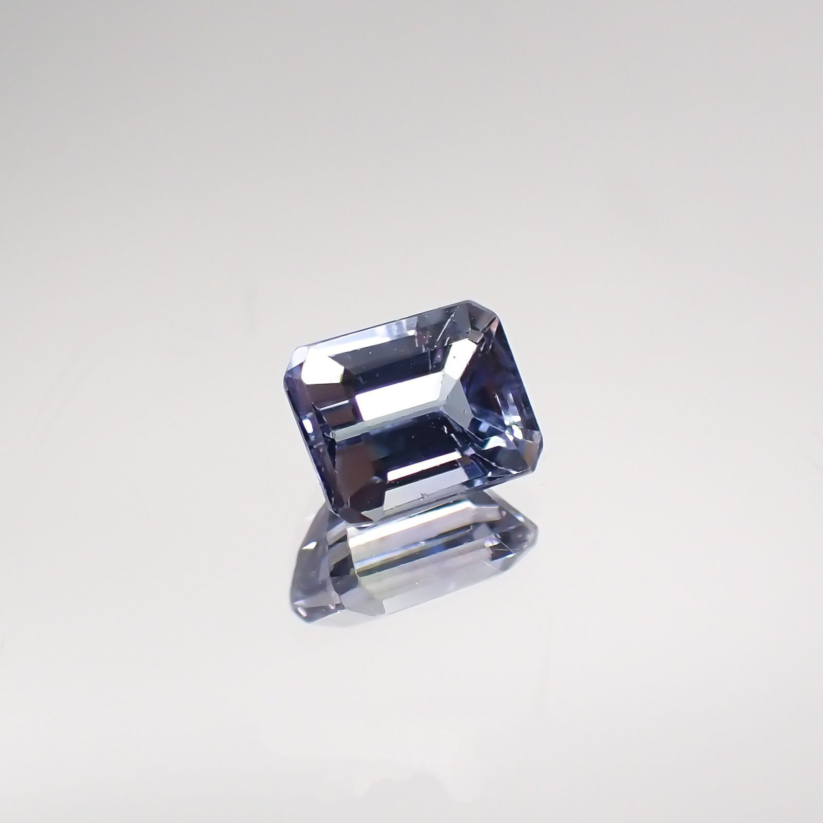 パーティカラータンザナイト(宝石名パーティカラード・ゾイサイト) タンザニア産 0.619ct ソ付(彩珠)[210711576]5×4mm前後