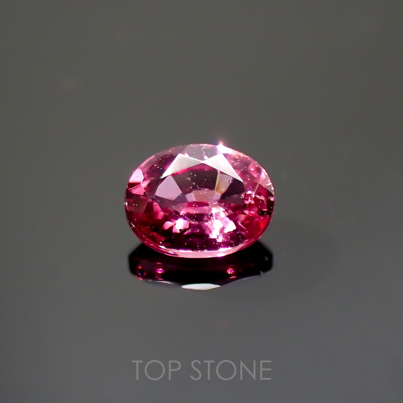 ホットピンクスピネル(宝石名ピンク・スピネル)タンザニア産 0.21ct 識別済[220114130]4.1x3.1mm前後