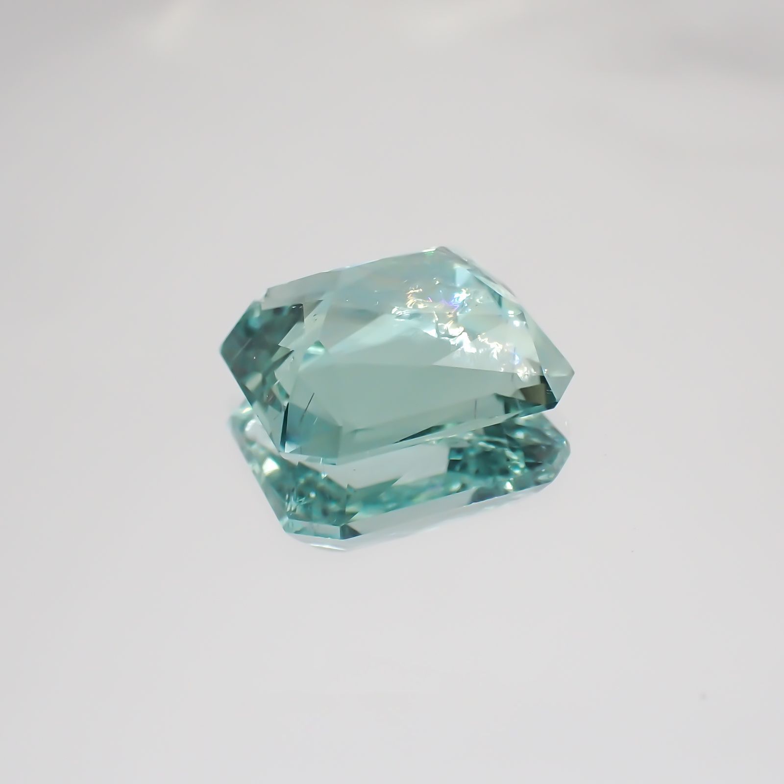 パライバトルマリン(宝石名トルマリン/別名パライバ・トルマリン) モザンビーク産 6.620ct ソ付(宝貴協)[21049392]12.5×10.9mm前後