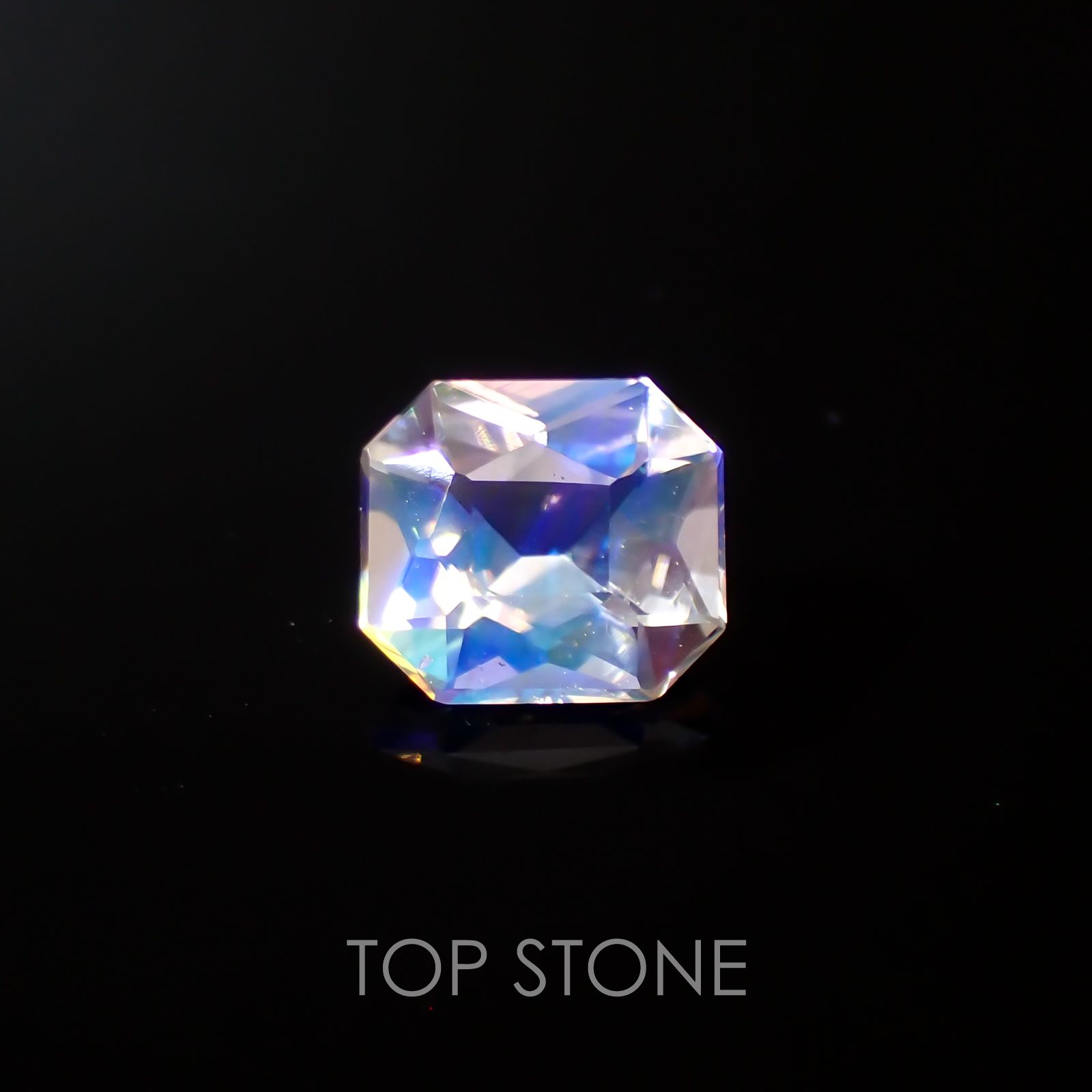 レインボームーンストーン(アンデシンラブラドライト) マダガスカル産 ルース 0.88ct[210310129]6.6×6mm前後
