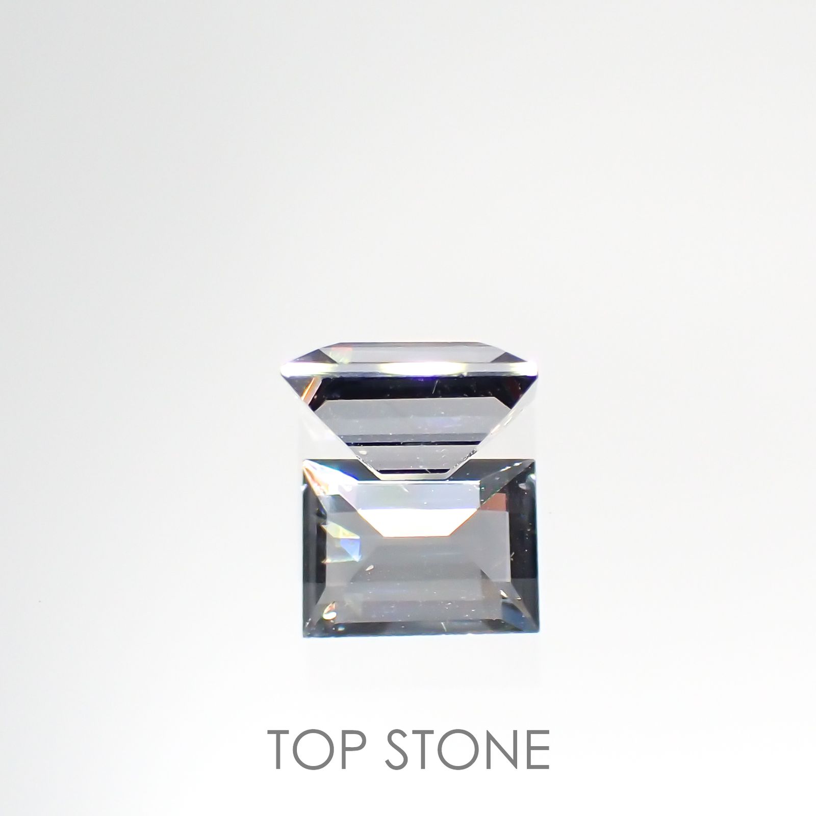 プラチナスピネル(宝石名スピネル) ビルマ産 0.627ct ソ付(彩珠)[210912846]5.5×4mm前後