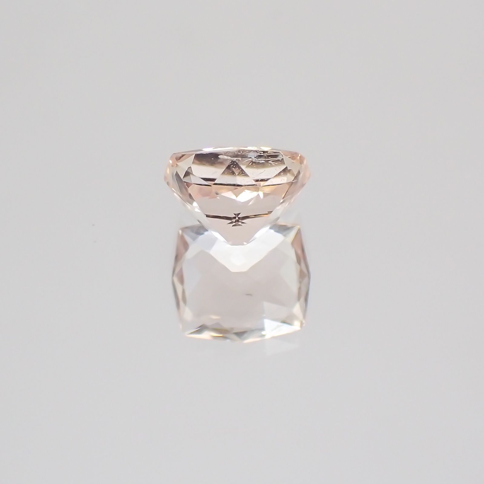 ◇カスタムカット◇モルガナイト(宝石名モルガナイト)ナイジェリア産 0.91ct 識別済[231224422]6.6x5.8mm前後