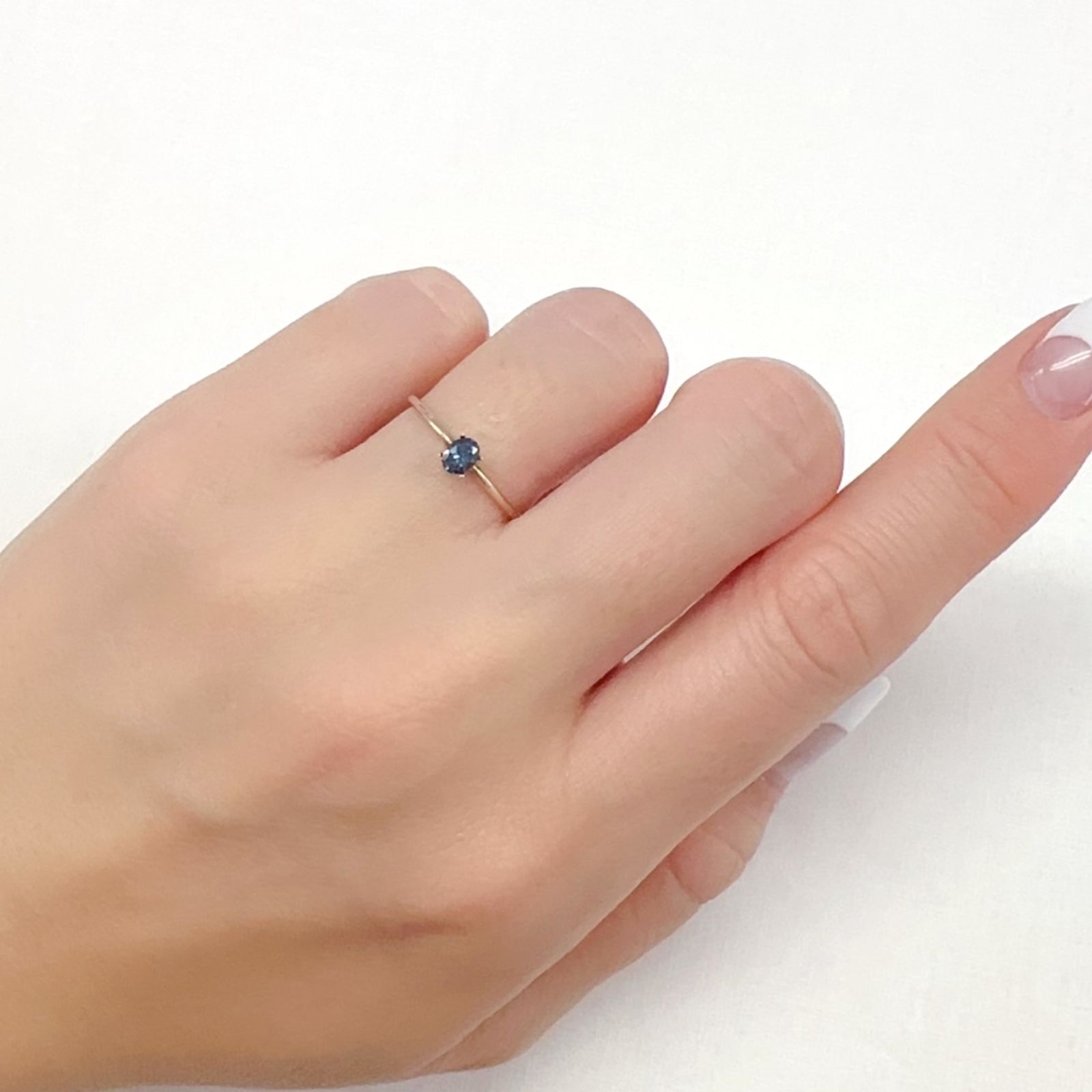 ベキリーブルーガーネット（カラーチェンジガーネット アレキタイプ） マダガスカル・ベキリー産 0.23ct[231224762]4.1x3.1mm前後