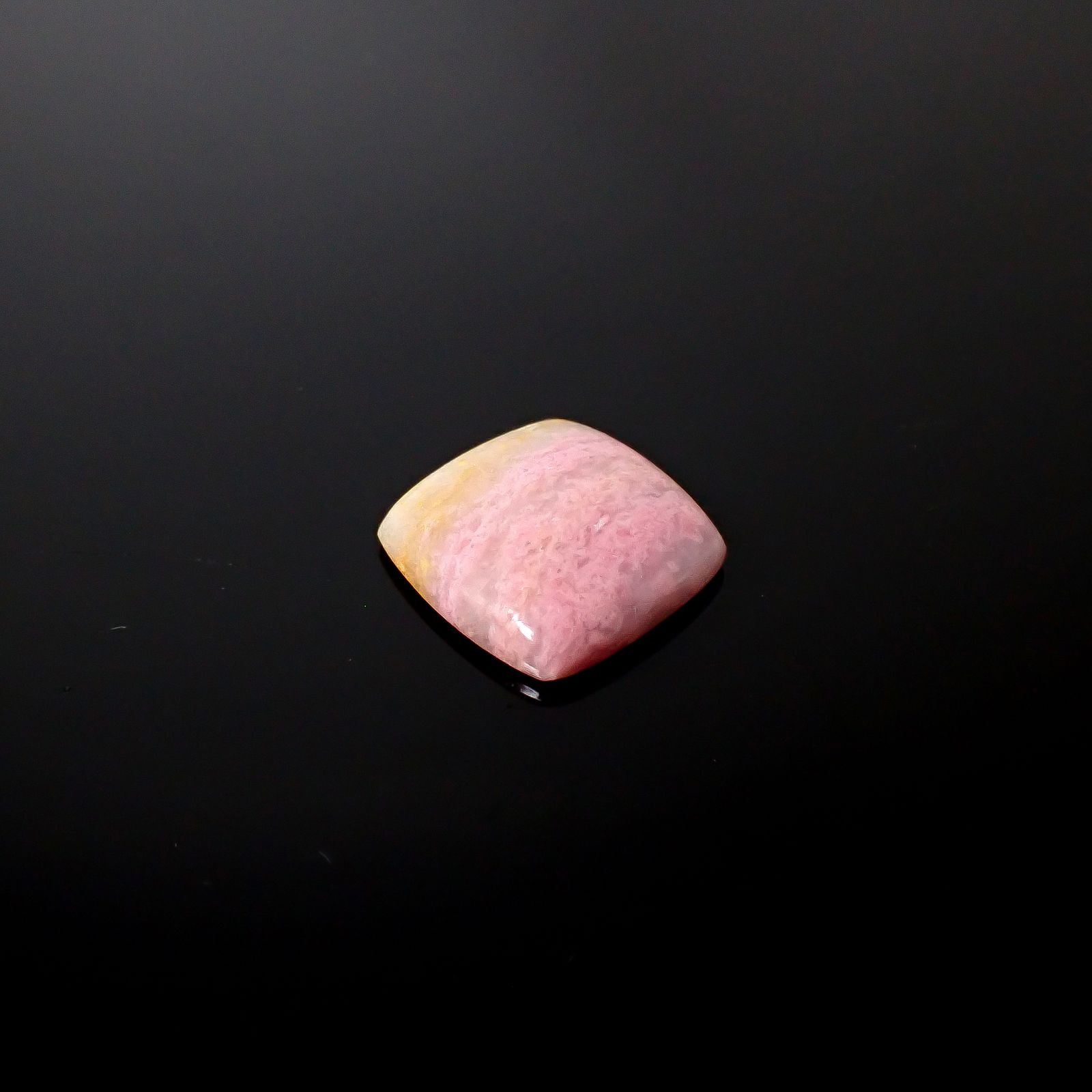 ピンクパッションクォーツ イタリア産 10.91ct [250730632]15.8x15.4mm前後