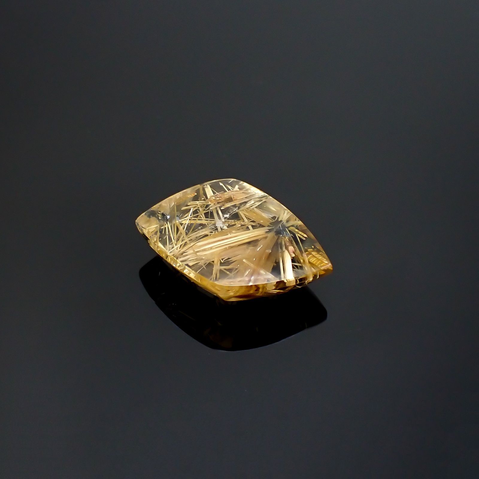 ◇カスタムカット◇太陽ルチルクォーツ ブラジル産 11.84ct[220716734]18.2x13.6mm前後