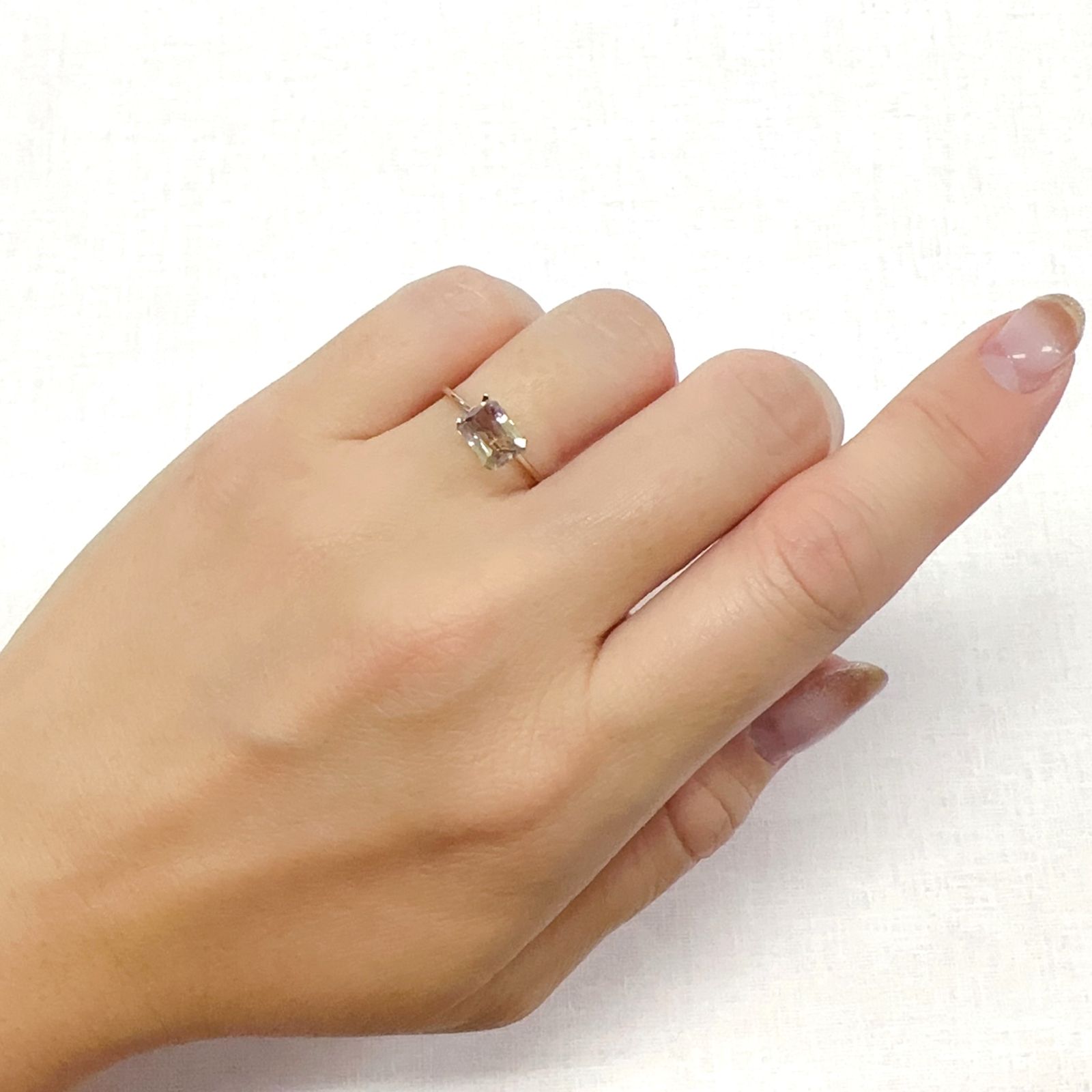 アメトリン(宝石名バイカラー・クォーツ/別名アメトリン)ボリビア産 1.26ct 識別済[231023882]7.6x5.6mm前後