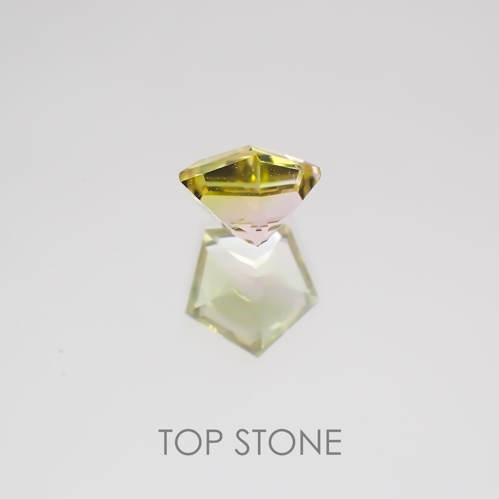 ◇ペンタゴンカット◇バイカラートルマリンSA ブラジル,アフリカ産 ルース 0.49ct[21019552]5.1×5.1mm前後