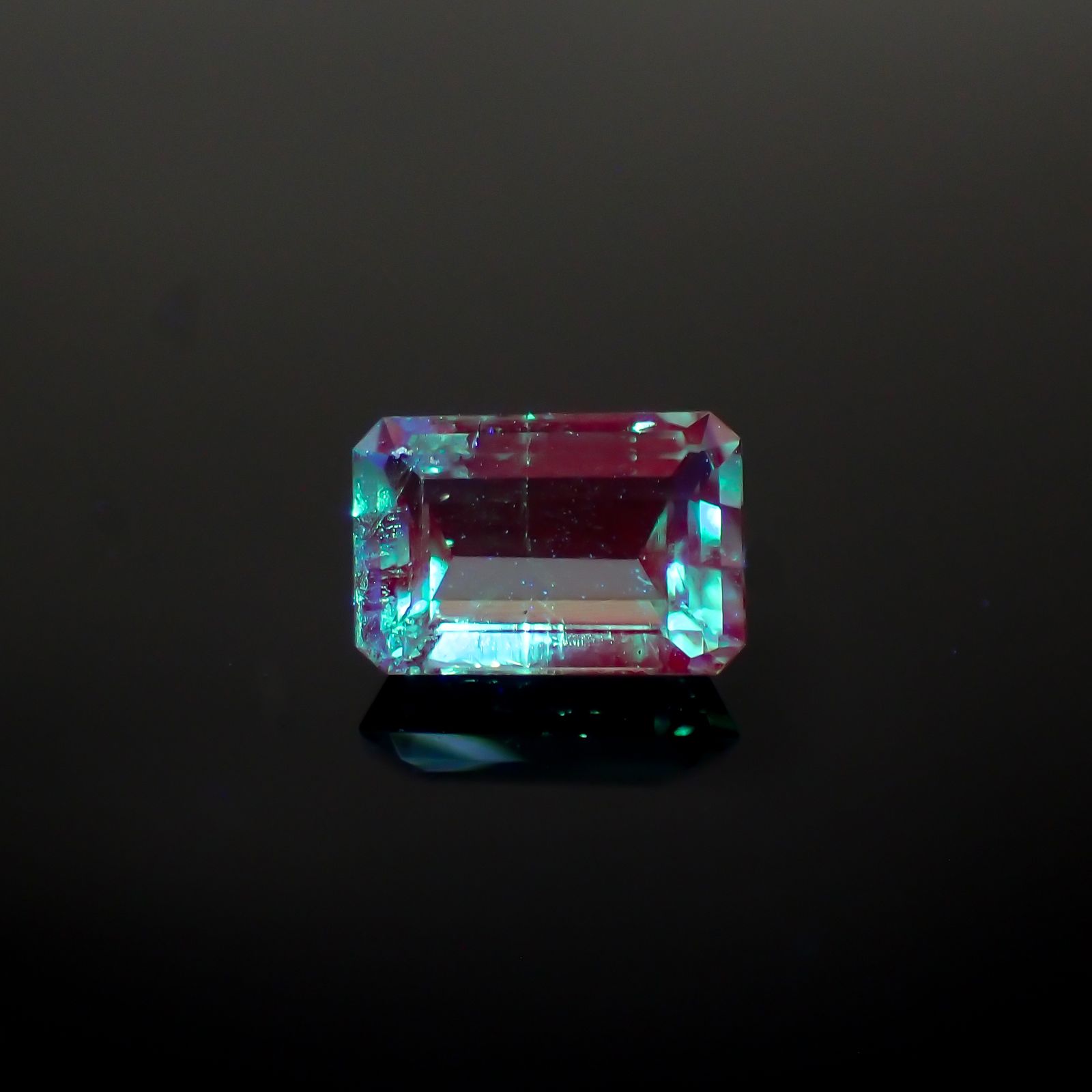 ノンオイルエメラルド(宝石名エメラルド)コロンビア産 0.69ct GIA鑑付[230823282]6.47x4.43mm前後