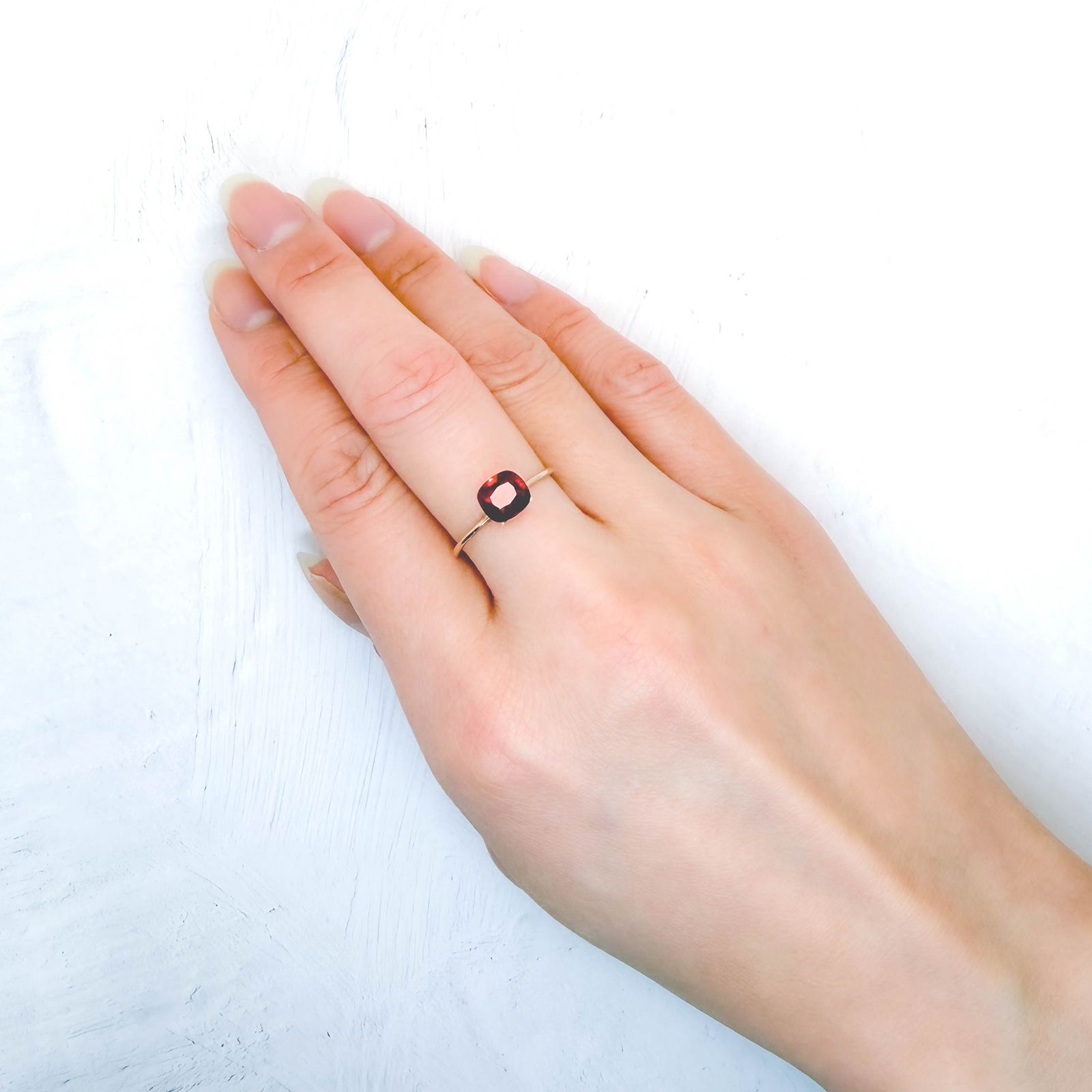 レッドスピネル(宝石名レッド・スピネル)ビルマ産 識別済 1.25ct / 6.8x6.2mm前後 [260331941]