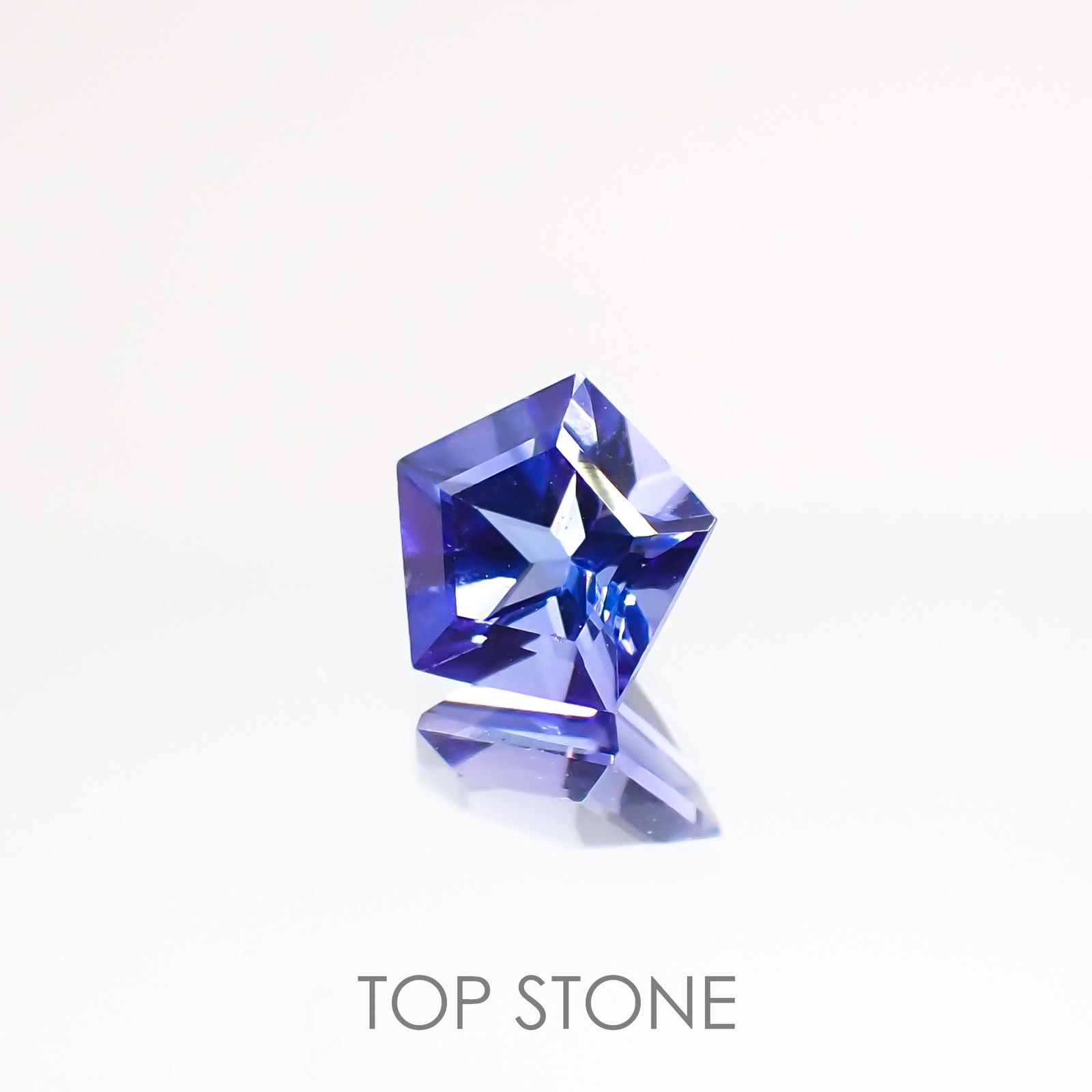 ◇ペンタゴンカット◇タンザナイトSA(宝石名タンザナイト) タンザニア産 0.45ct 識別済[210610995]5×5.2mm前後