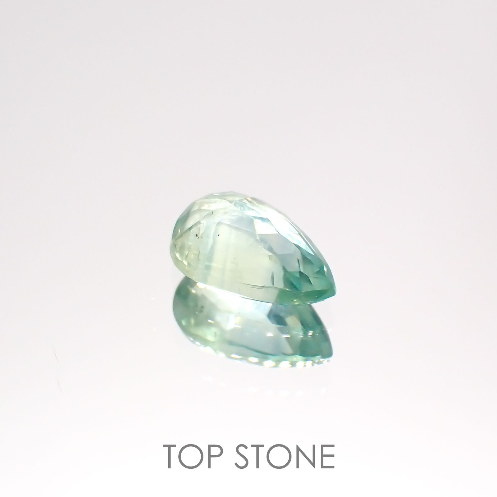 バイカラーカイヤナイト(宝石名カイヤナイト)ネパール産 0.93ct 識別済[220115367]7.4x5mm前後
