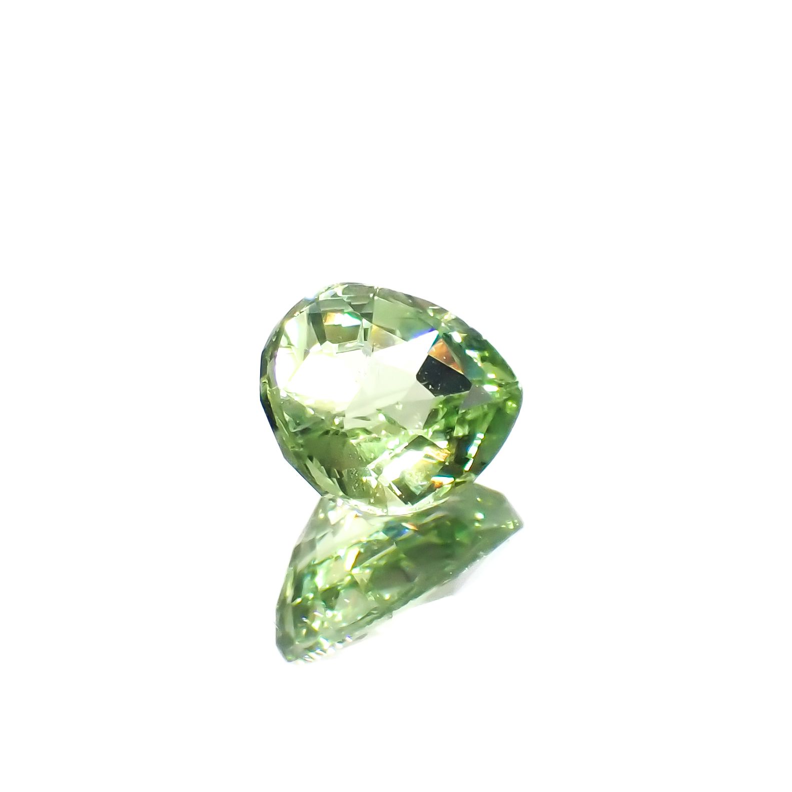 ミントガーネット(宝石名ガーネット)タンザニア産 0.81ct 識別済[230823067]6.1x5.2mm前後