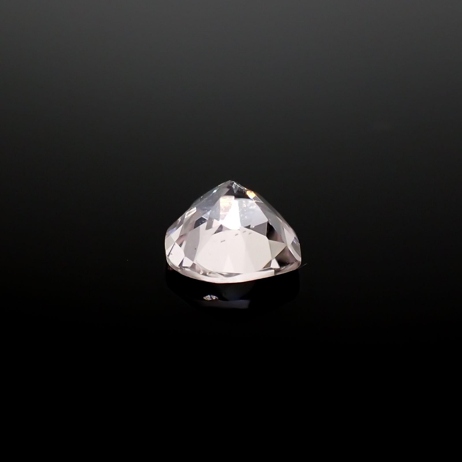 モルガナイト ナイジェリア産 0.43ct[240326779]5.4x5.4mm前後