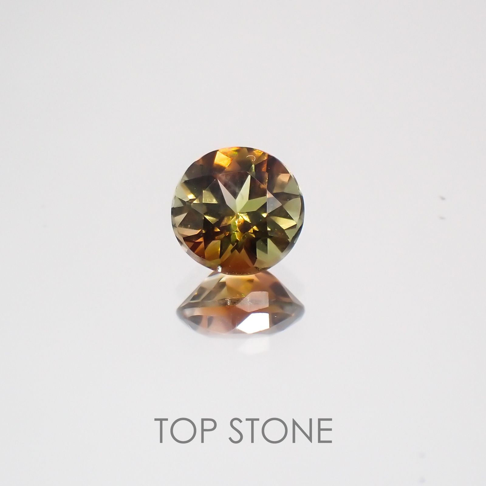 バイカラーアンダリュサイト スリランカ産 ルース 0.49ct[21059873]4.9×4.9mm前後
