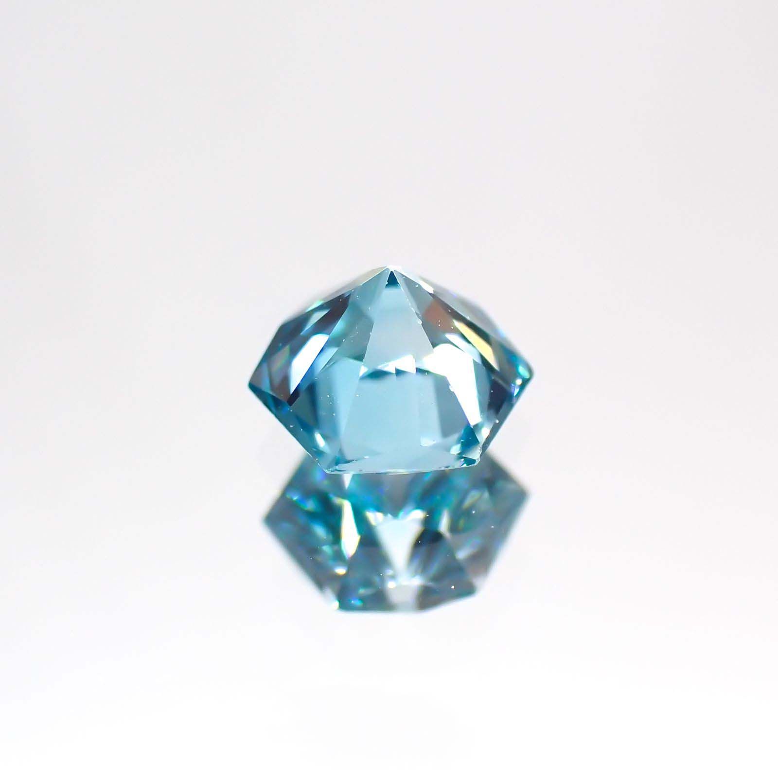 ◇ヘキサゴンカット◇ブルージルコン(宝石名ジルコン) カンボジア産 0.81ct 識別済[211013364]4.8×4.8mm前後