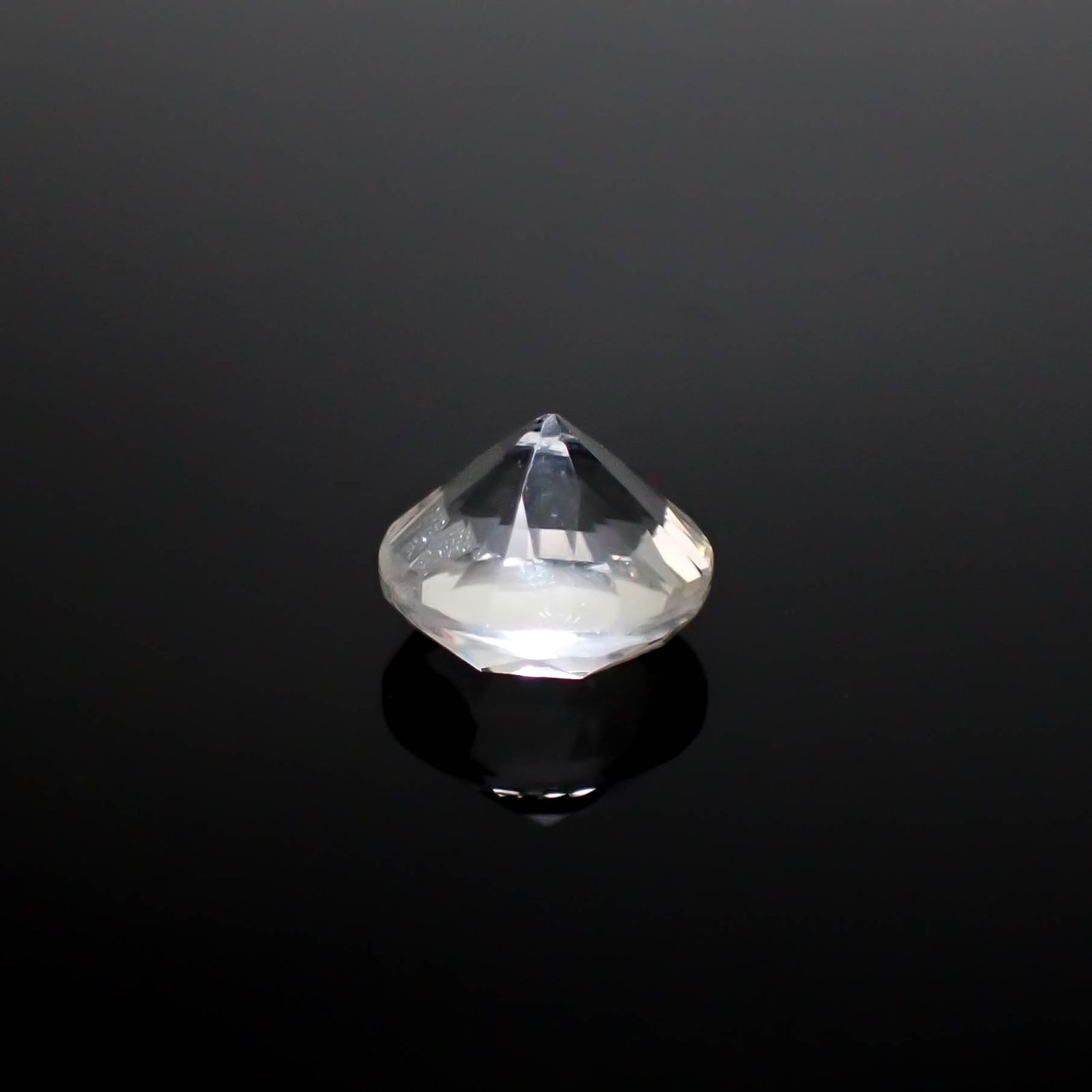 カラーレスフローライト フルオレッセンス イギリス産 2.67ct [250430154]8.4x8.3mm前後