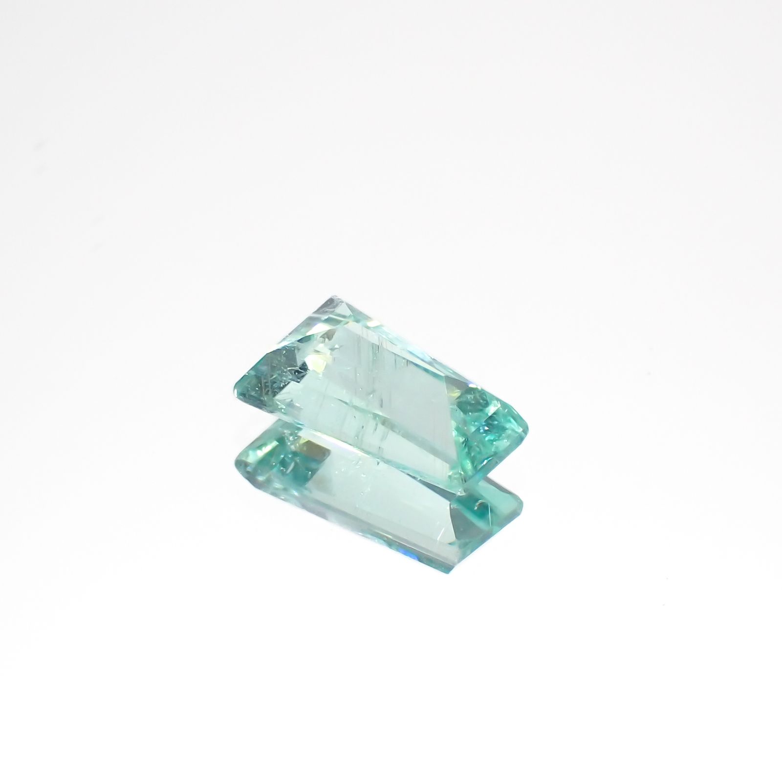 ◇カスタムカット◇パライバトルマリン(宝石名トルマリン/別名パライバ・トルマリン)モザンビーク産 1.17ct 識別済[230421882]8.3x4.9mm前後
