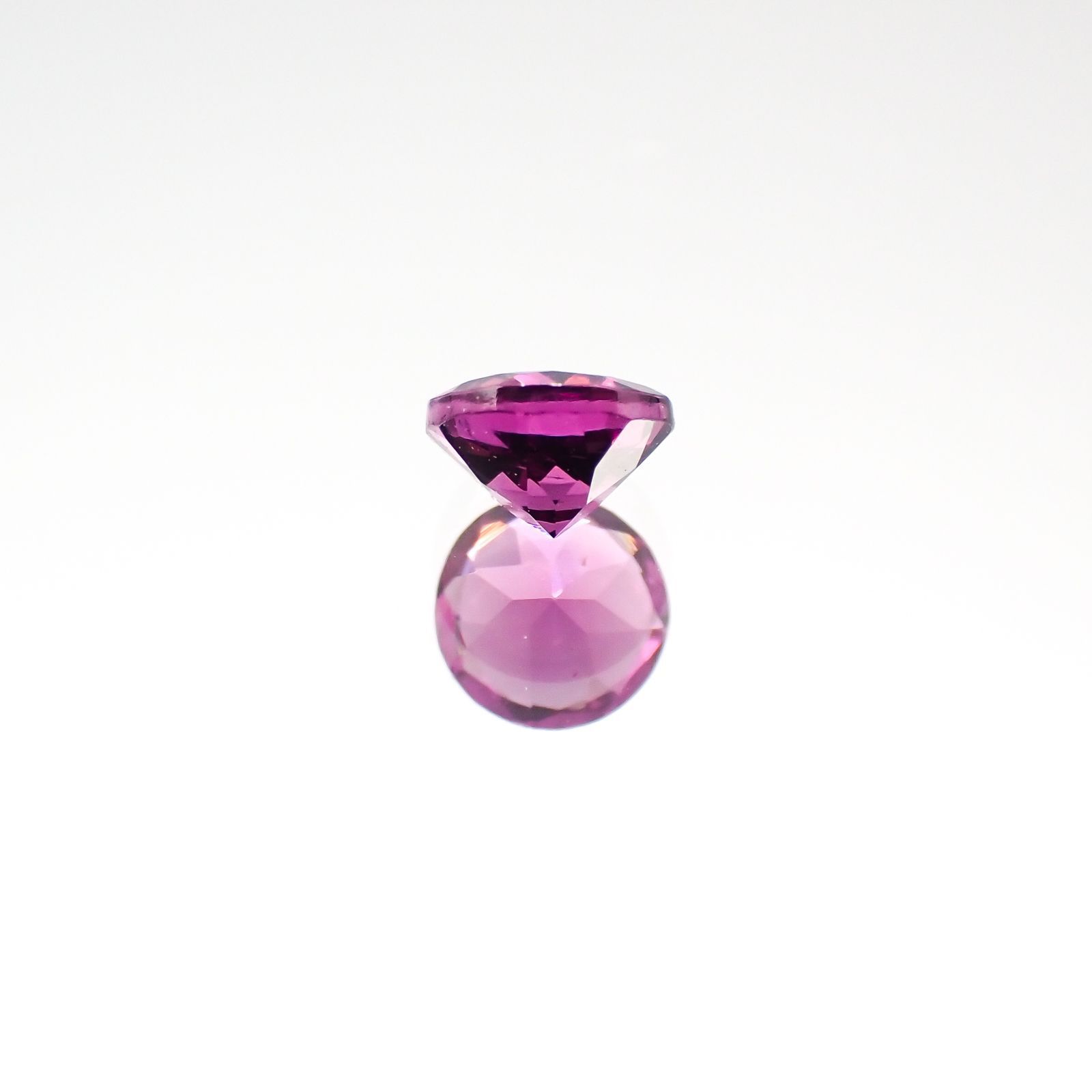 マラヤガーネット(宝石名ガーネット)タンザニア産 0.37ct 識別済[230823053]4.1x4.1mm前後