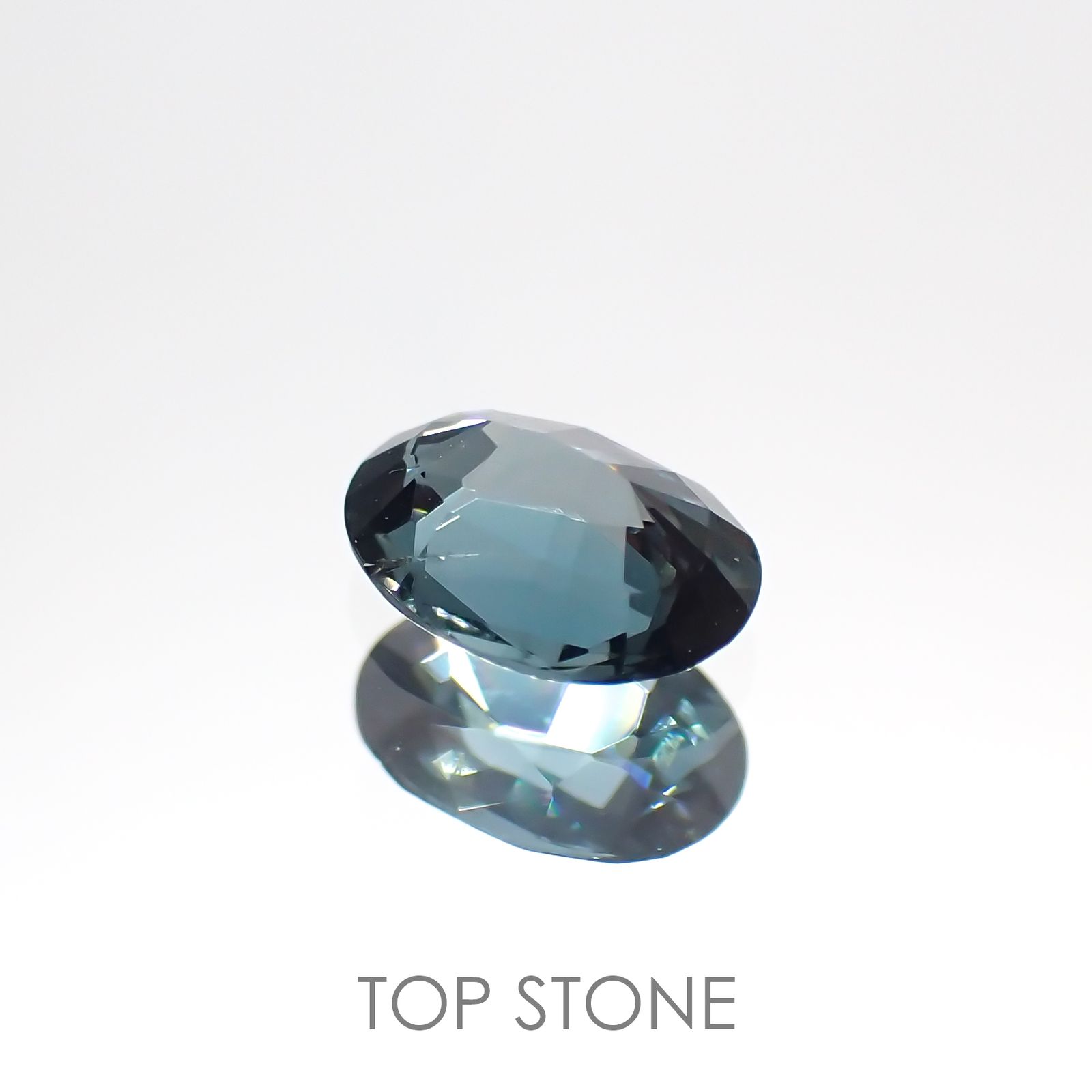 サファリン(宝石名サフィリン) スリランカ産 0.404ct ソ付(彩珠)[21019625]5.7×4.1mm前後