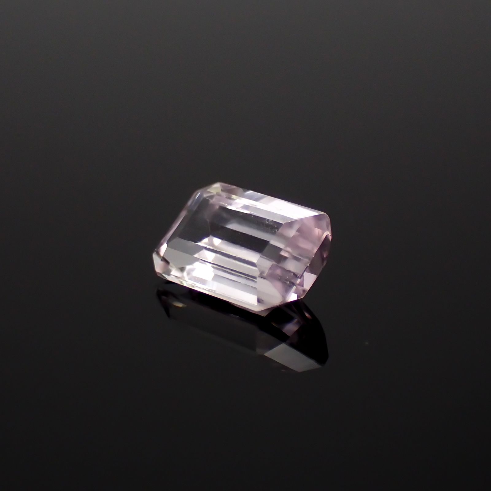 クンツァイト(宝石名クンツァイト)アフガニスタン産 1.57ct 識別済[231023869]8.3x5.7mm前後