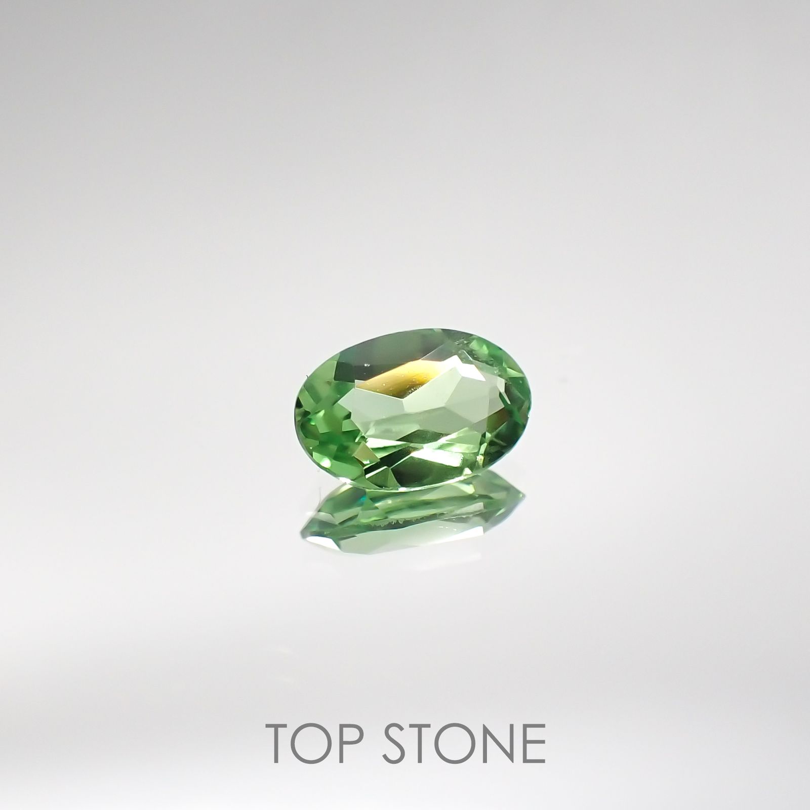 ミントガーネット(宝石名グリーン グロッシュラー・ガーネット) タンザニア産 0.42ct 識別済[210711533]5.9×3.8mm前後