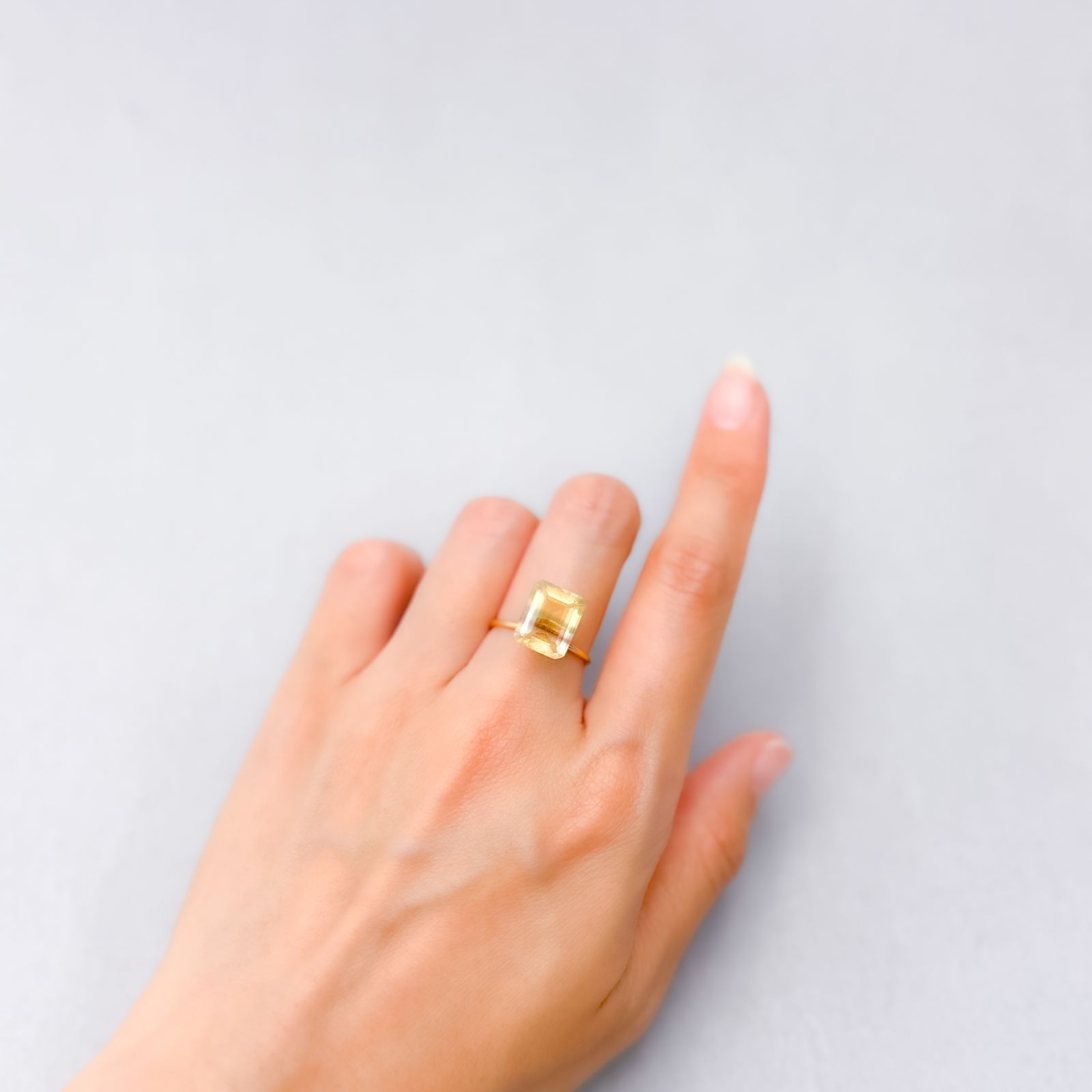 パーティカラーフローライト フルオレッセンス ブラジル産 4.75ct [250430247]11x9mm前後