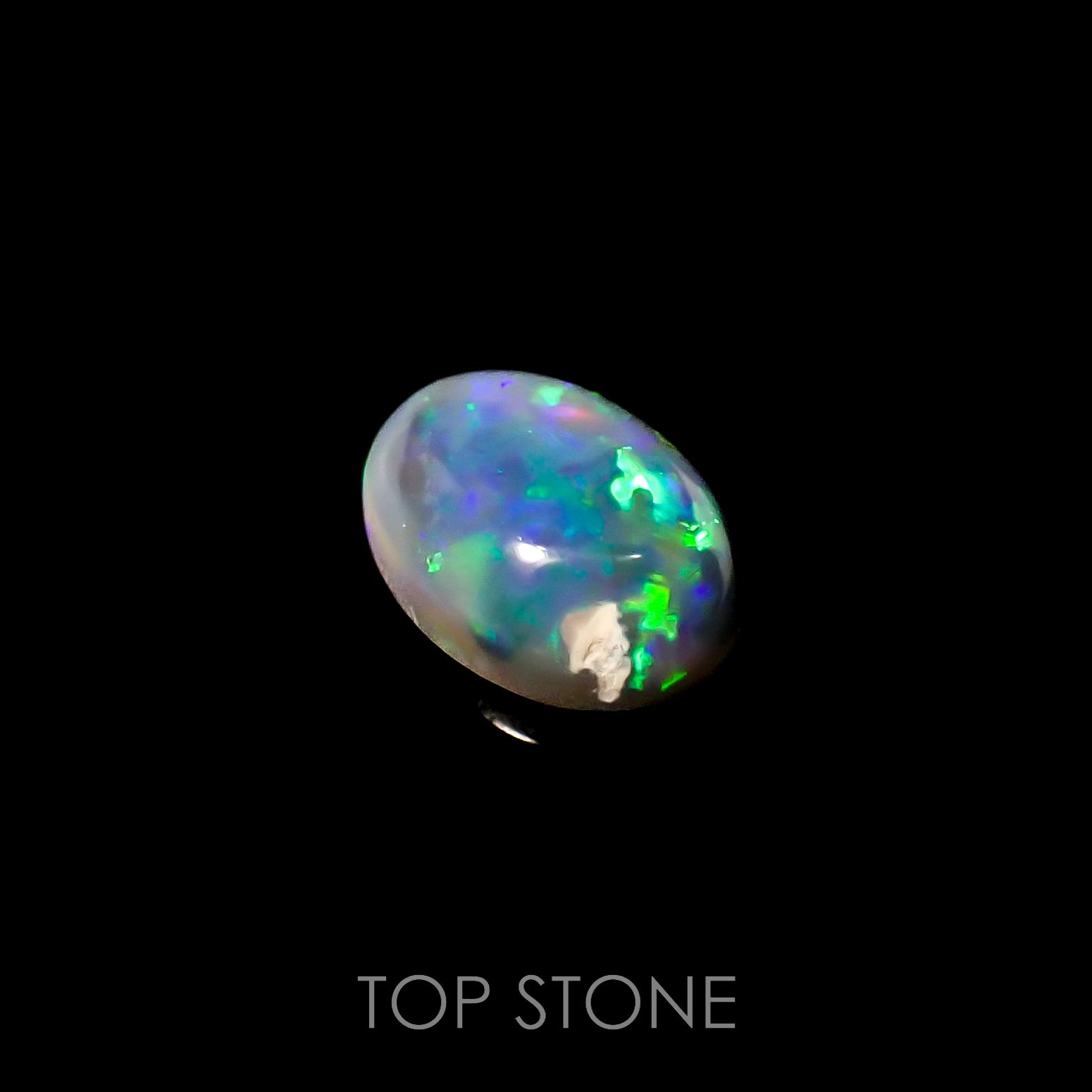 ブラックオパール(宝石名ブラック・オパール)オーストラリア産 0.55ct 識別済[220717012]7.3x5.2mm前後