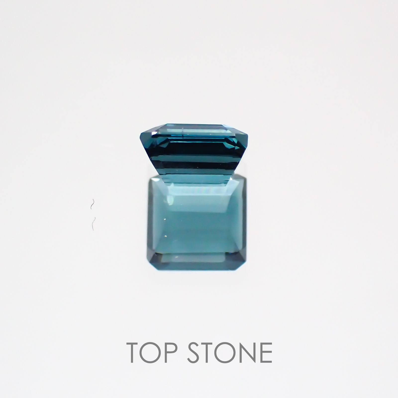 ブルートルマリン ブラジル産 ルース 0.87ct[21049762]5.4×5.3mm前後
