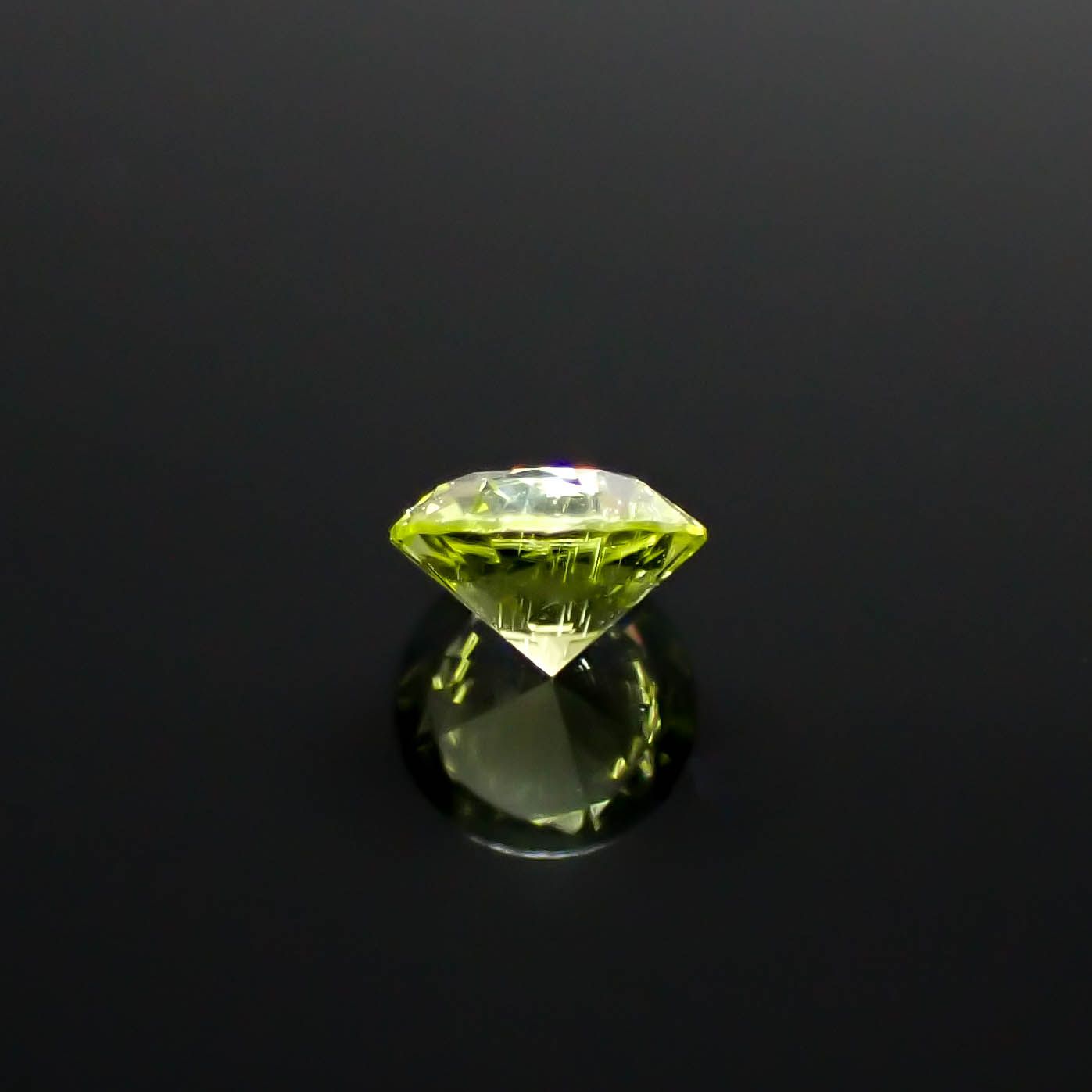 パラサイティックペリドット 採取地：インドネシア・ジェパラ 0.16ct [250730750]3.5x3.5mm前後