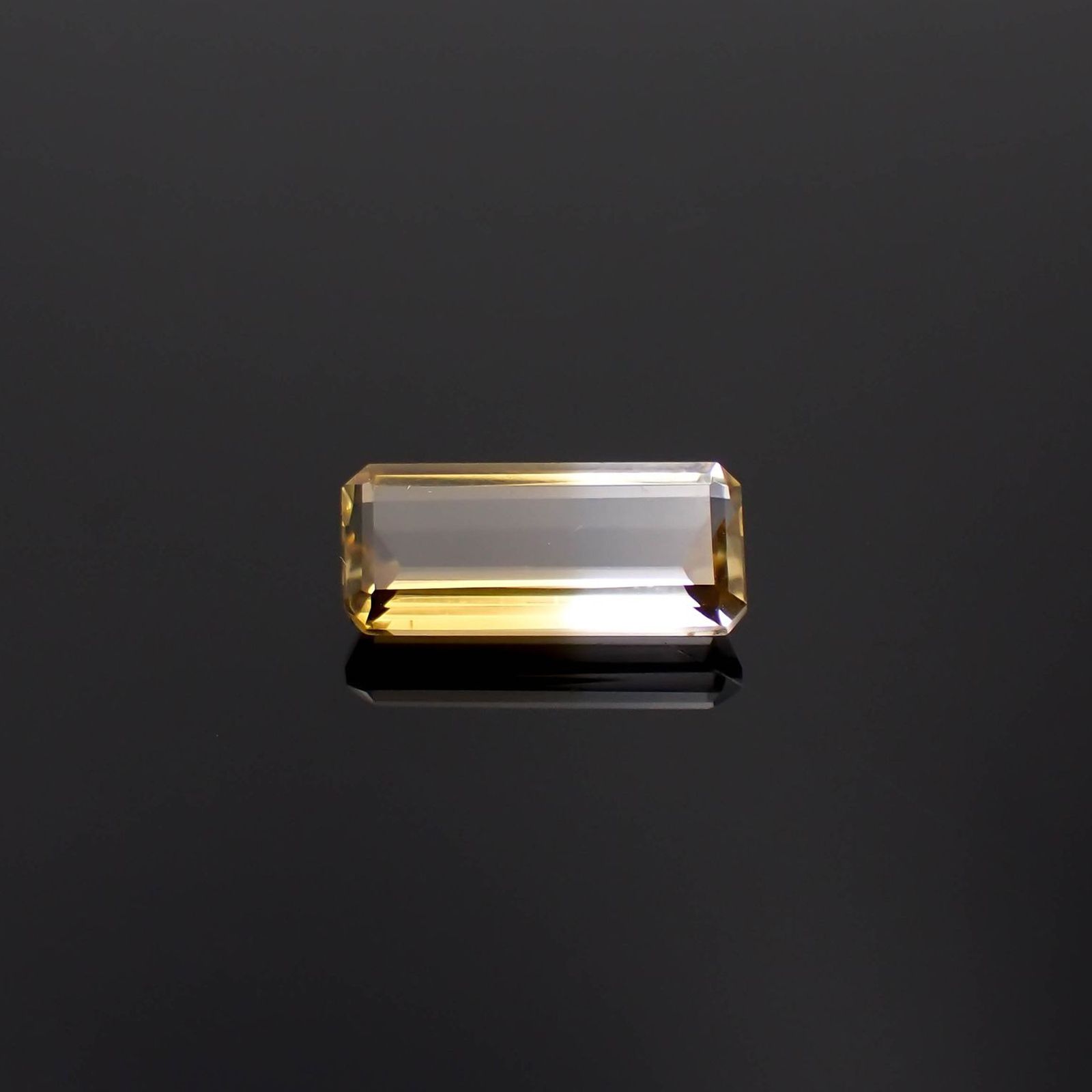 バイカラーシトリン ブラジル・ミナスジェライス州産 4.58ct / 15.8x7.1mm前後 [251026466]