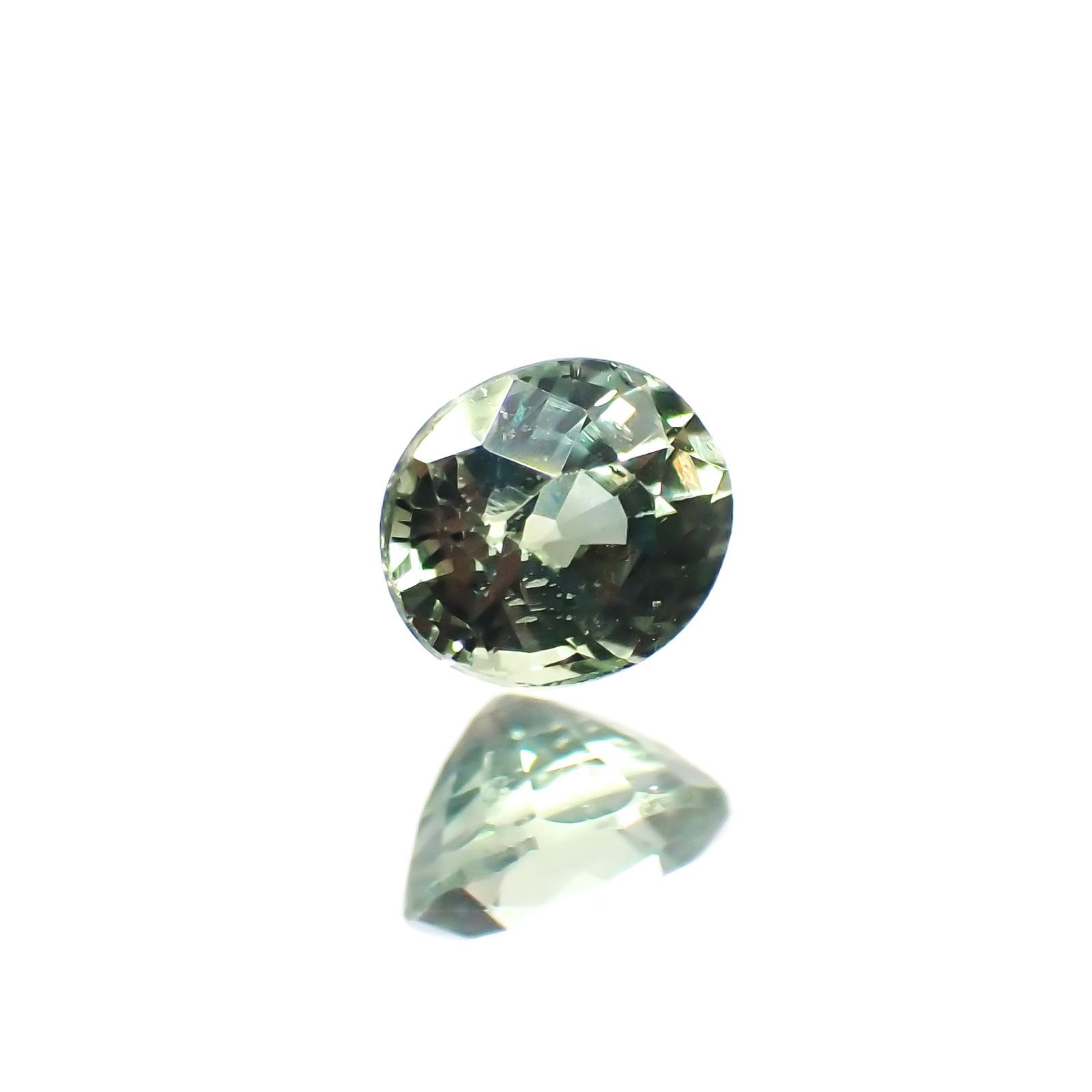 アレキサンドライト(宝石名アレキサンドライト) マダガスカル産 0.304ct ソ付(彩珠)[20117003]4×3.4mm前後