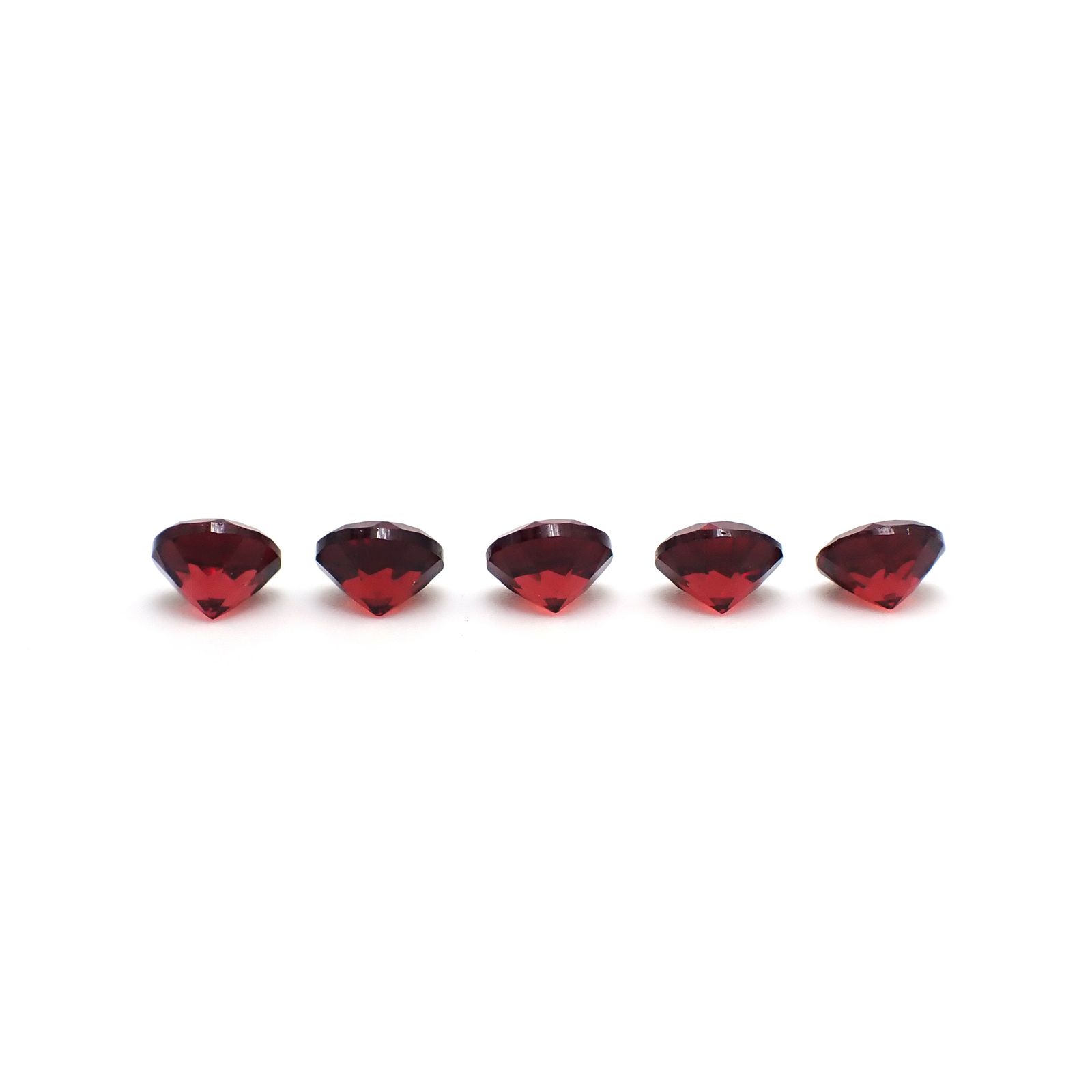 ◇ランダムセレクト◇パイロープアルマンディンガーネット モザンビーク産 約1.08ct / 6x6mm前後 [260532200]