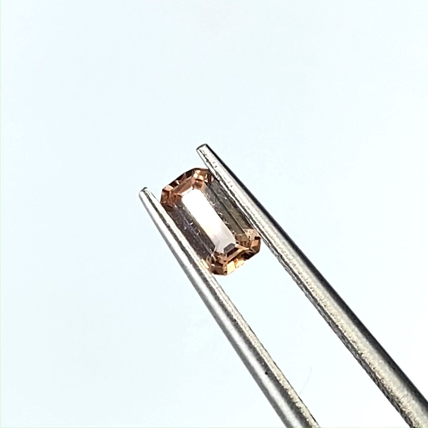 インペリアルトパーズ(宝石名トパーズ)ブラジル産 識別済 0.35ct / 5.7