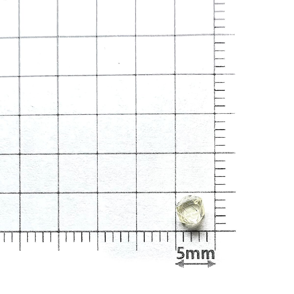 ソーヤブルダイヤモンド 原石(成長丘あり/Growth Hillock) ※通し穴あり(宝石名ダイアモンド) 0.33ct 識別済[230923450]4.3x4.2mm前後