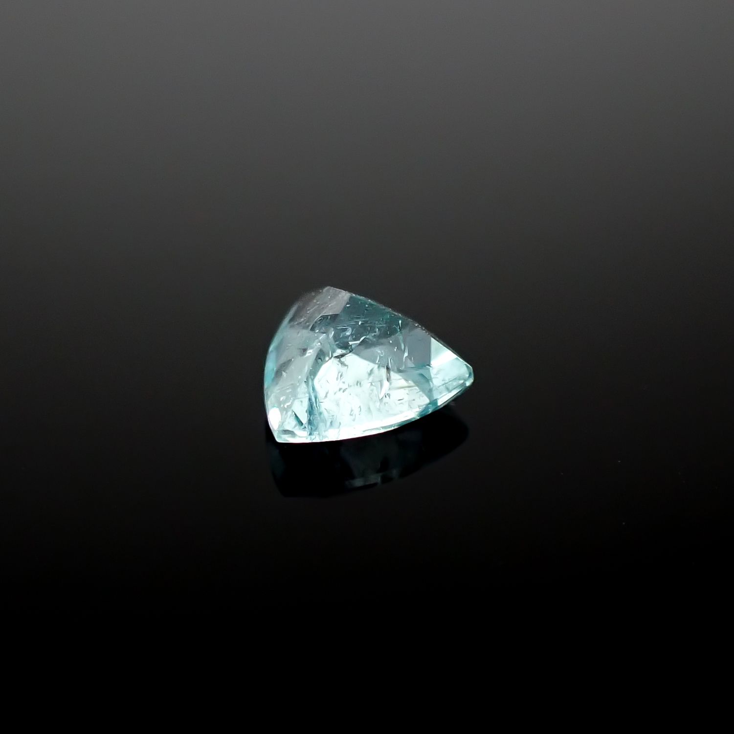 パライバトルマリン ブラジル・キントス鉱山産 0.27ct[240928724]4.3x4.3mm前後
